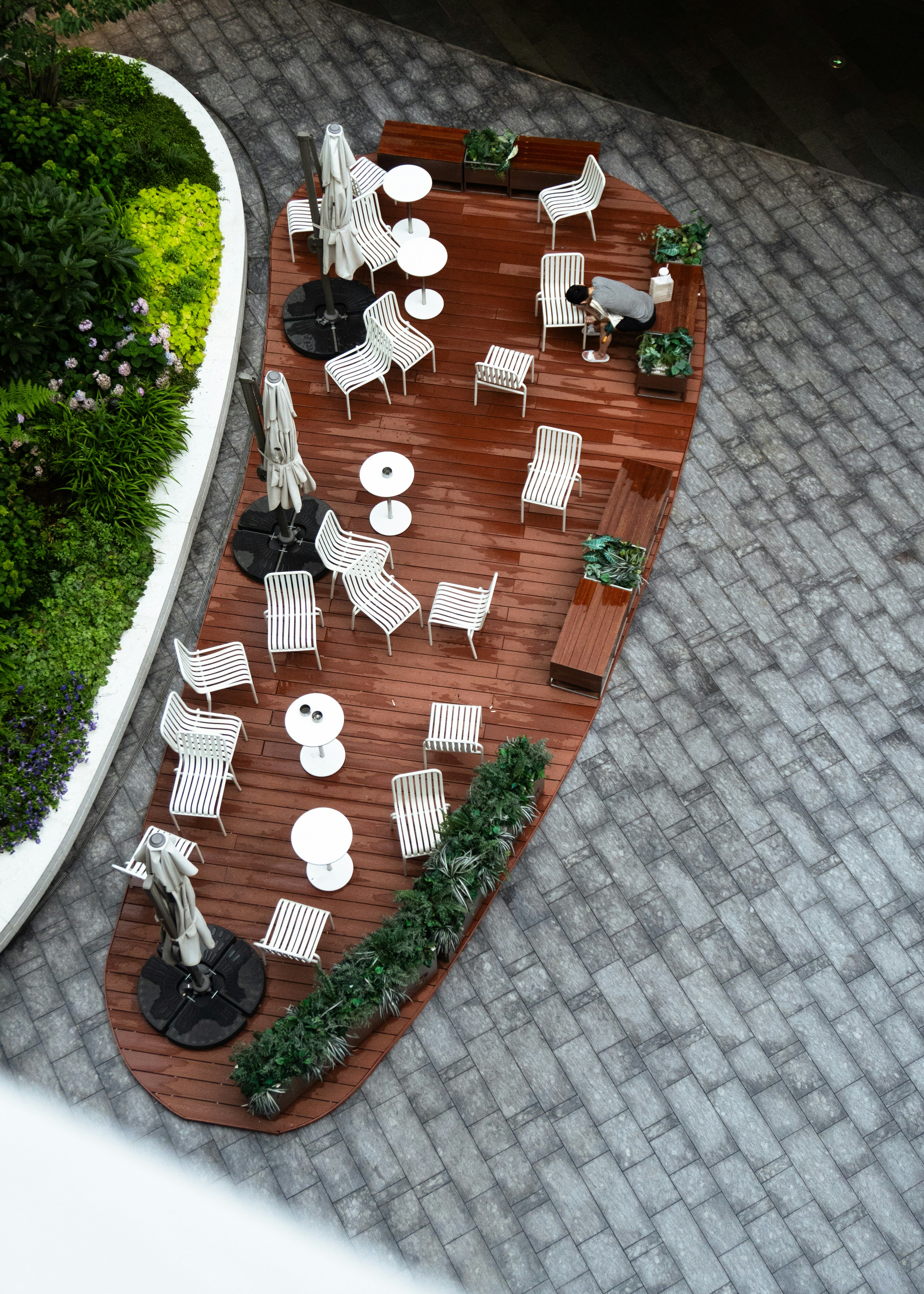 Outdoor seating area with plants and a fountain.
