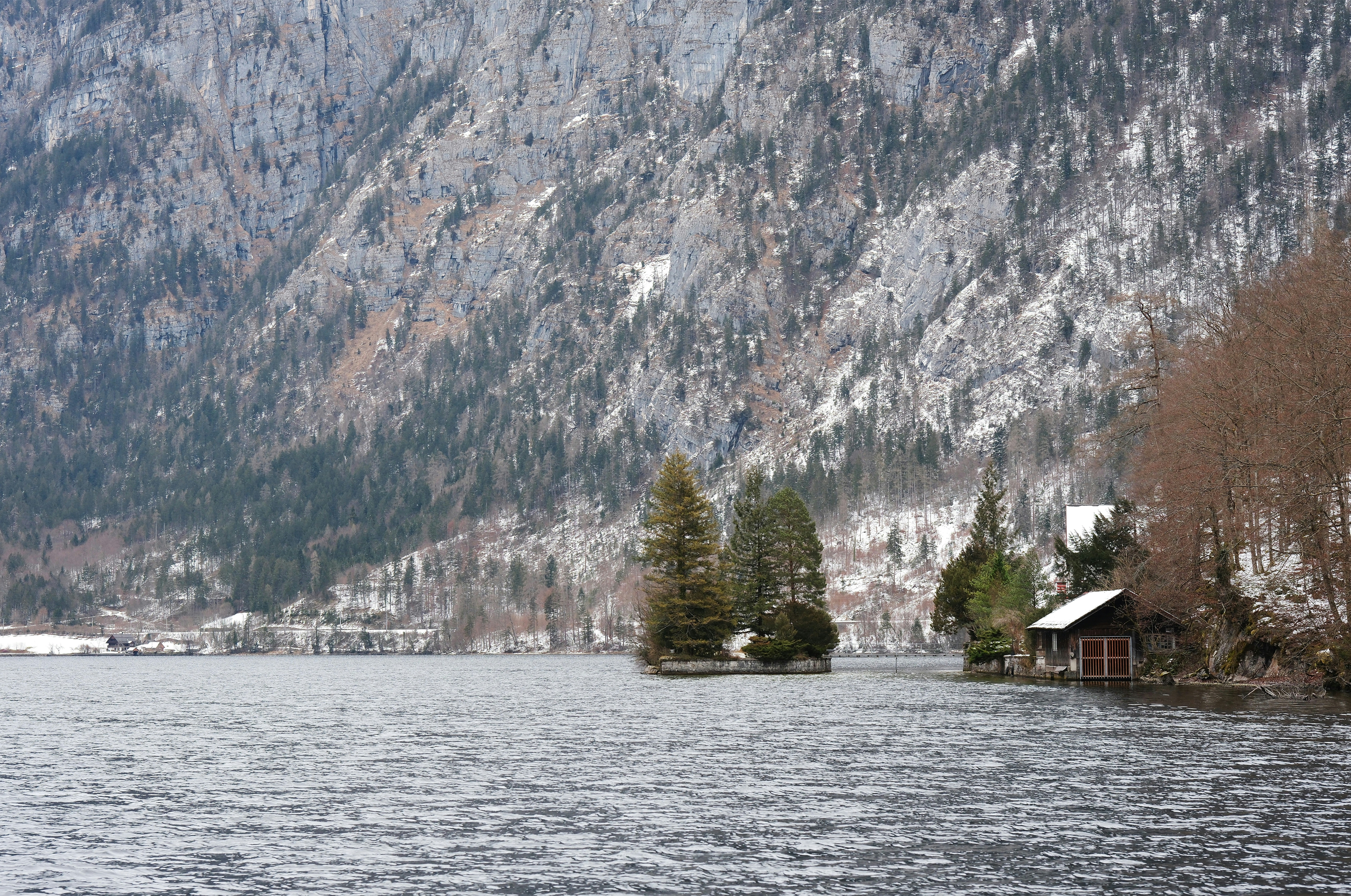 Top European Lakes for Safe Summer Swimming: A Comprehensive Report