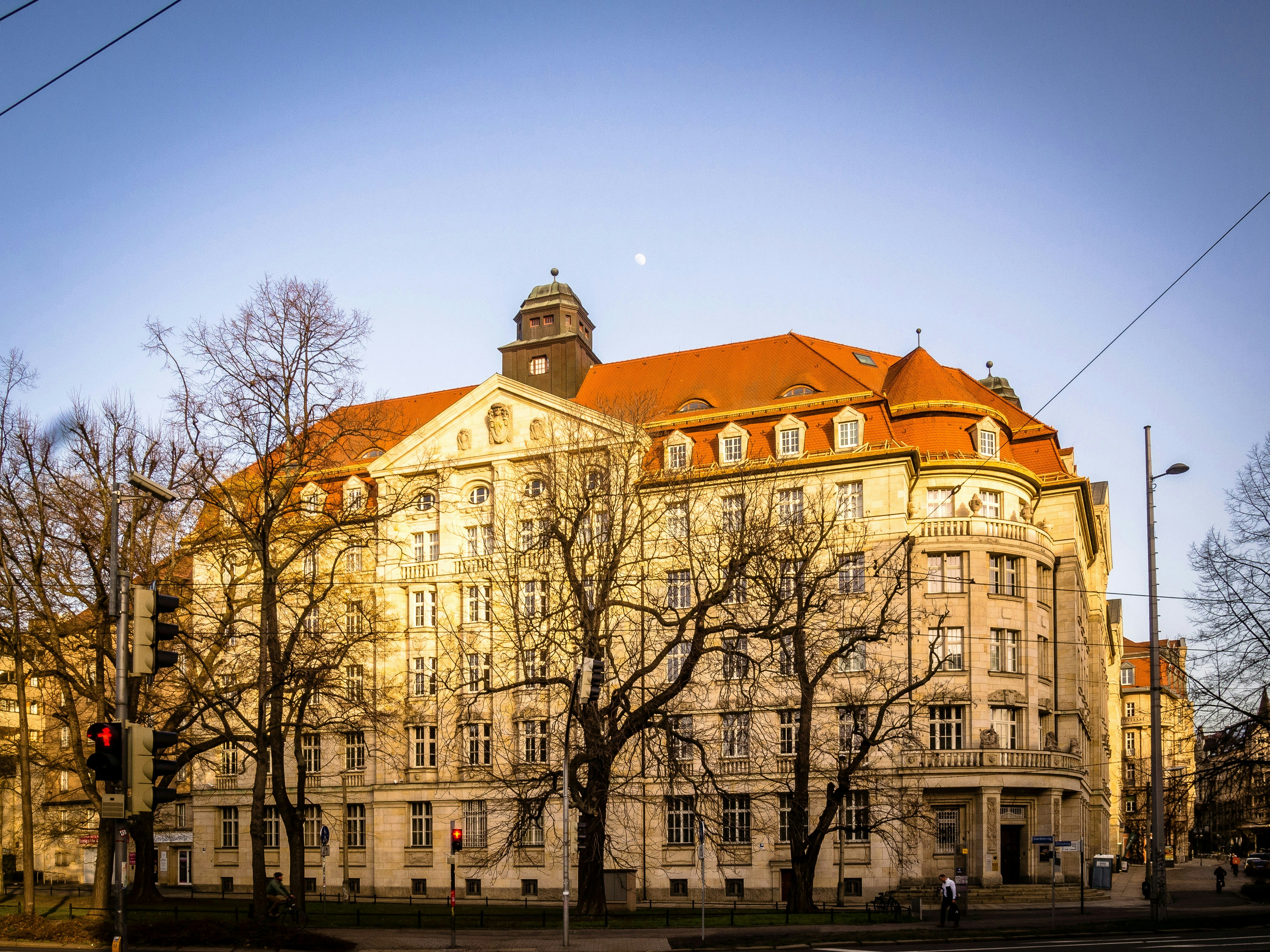 A classic building stands under a blue sky.