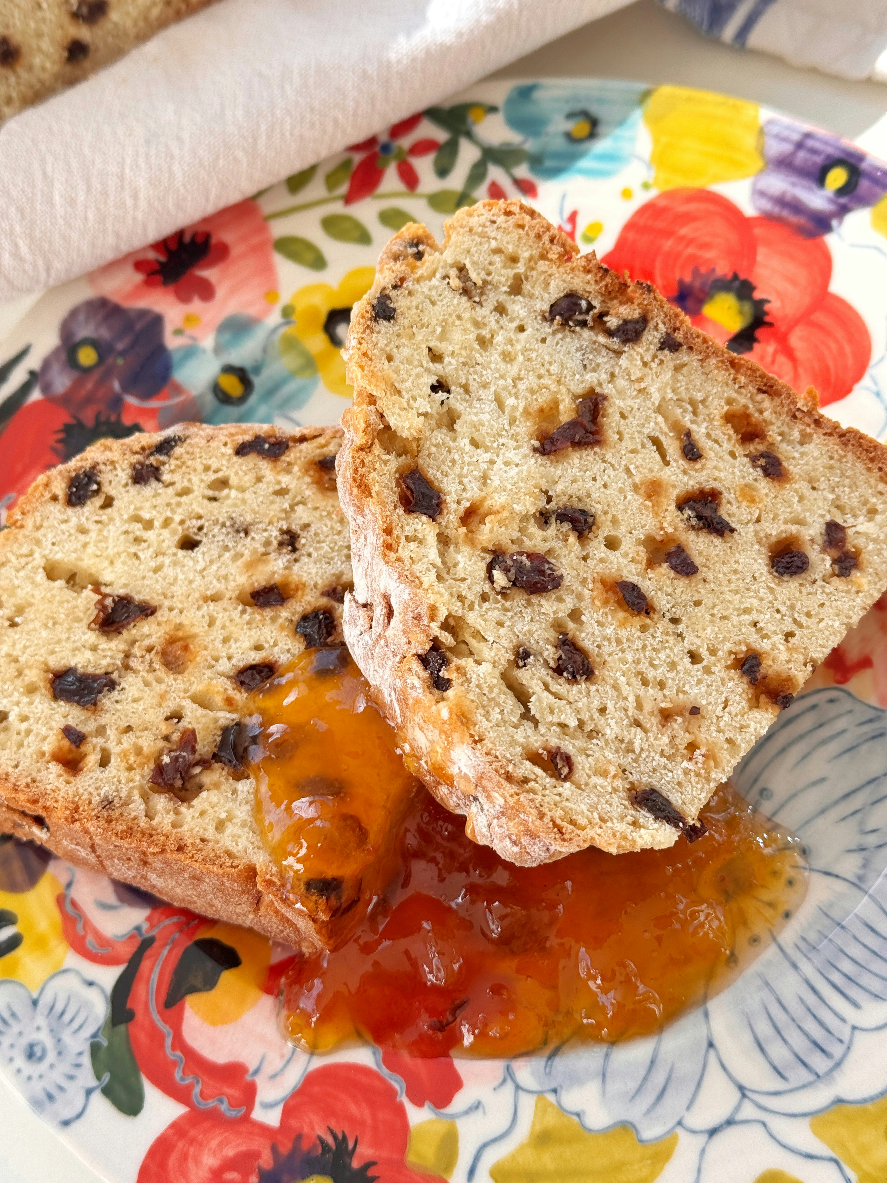 Sweet bread slices with jam are served.