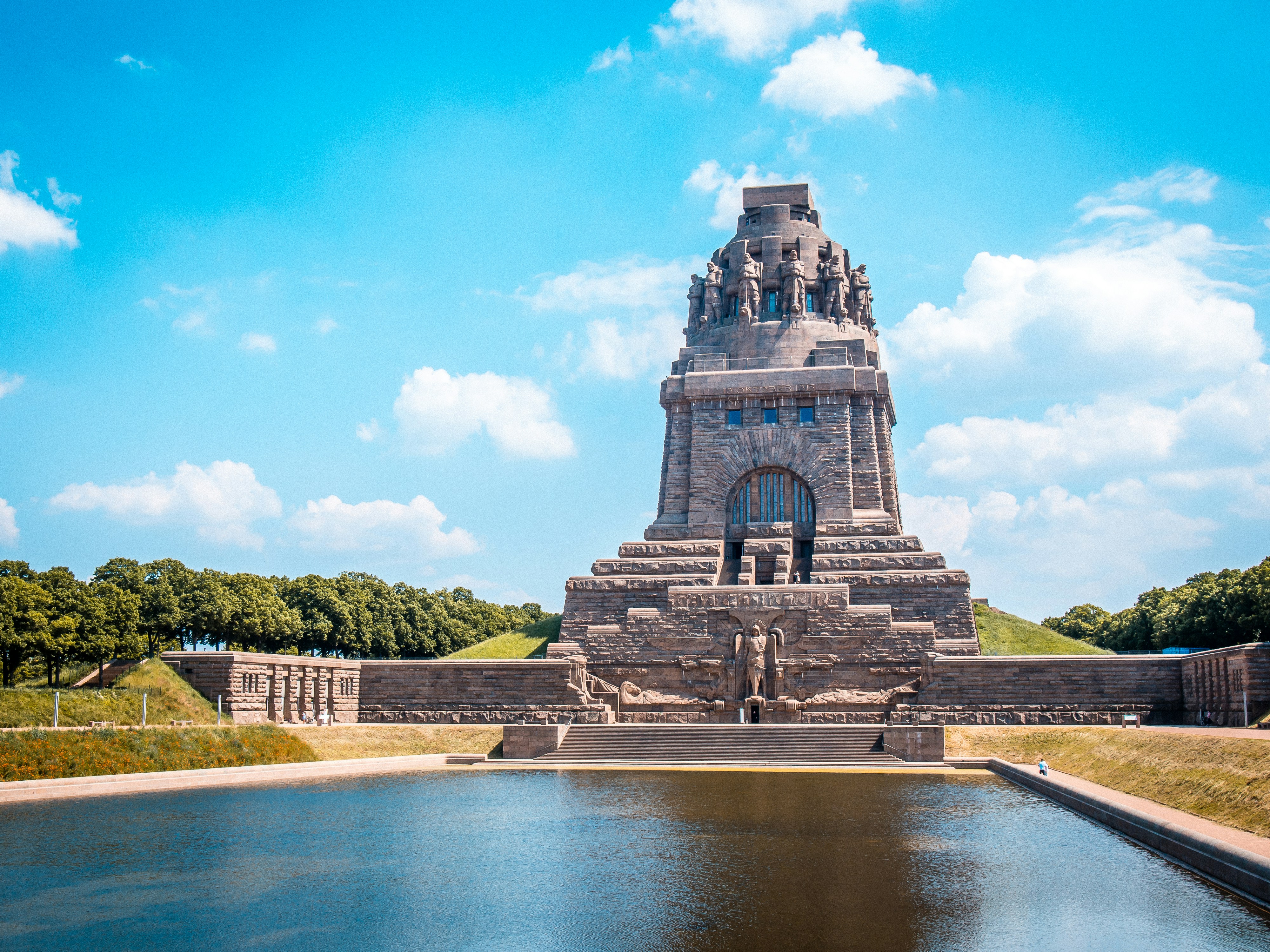 The monument to the battle of the nations stands tall.
