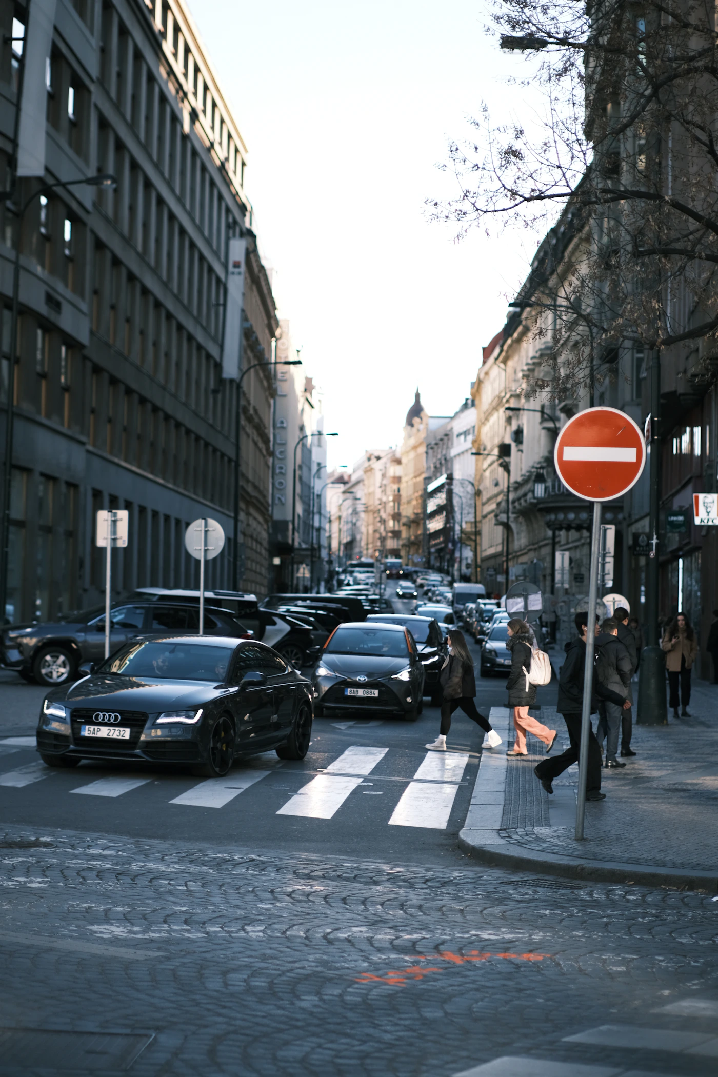 European city street with vehicles illustrating car registration requirements across EU Member States