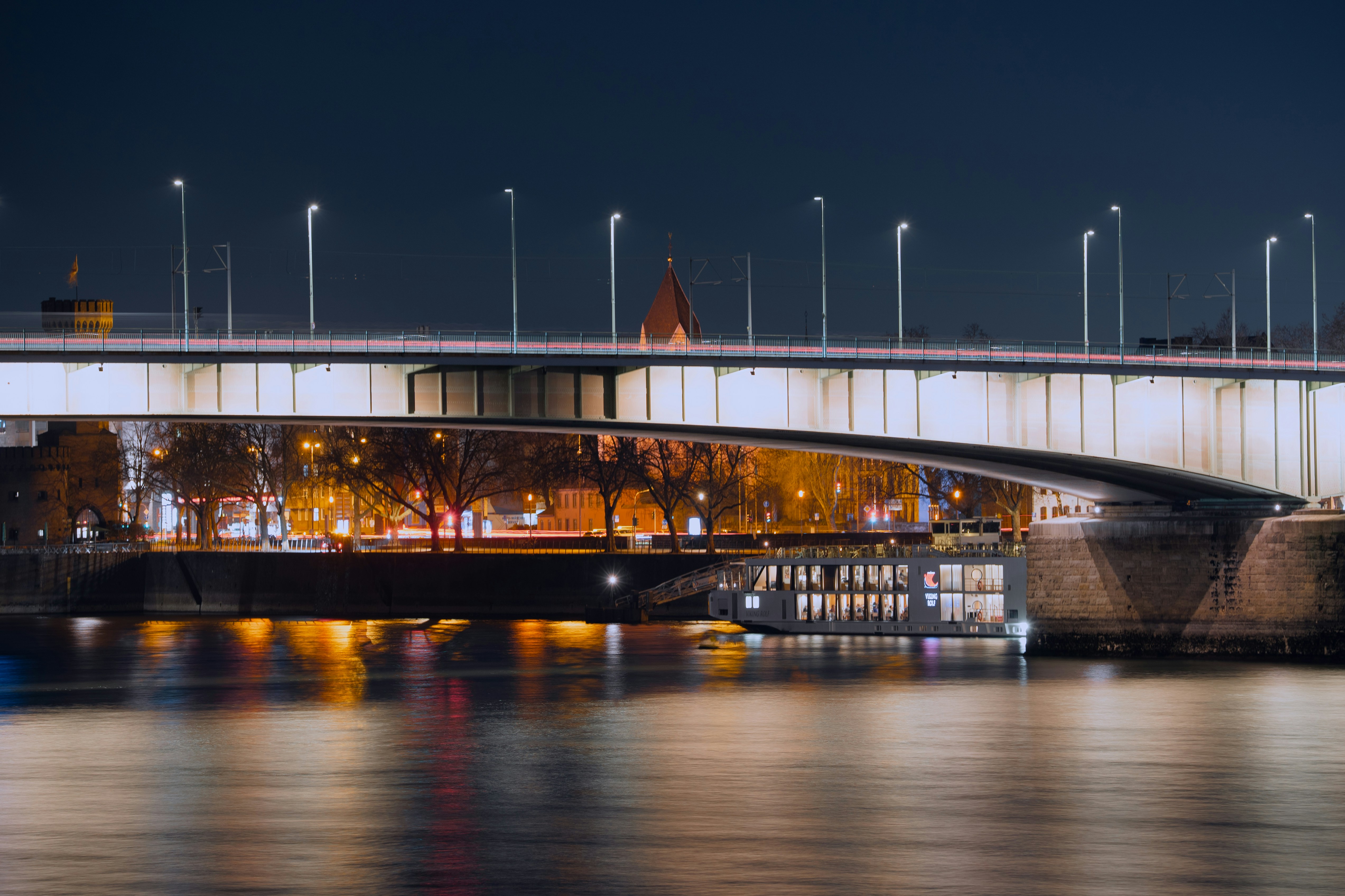 Photo by soroushzargar