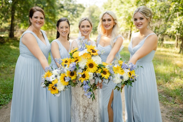 Bride & Bridesmaids Pose