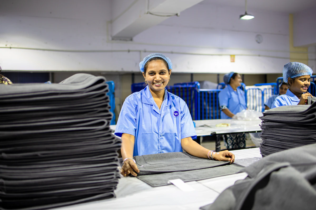 Trabajadores en un proceso de producción