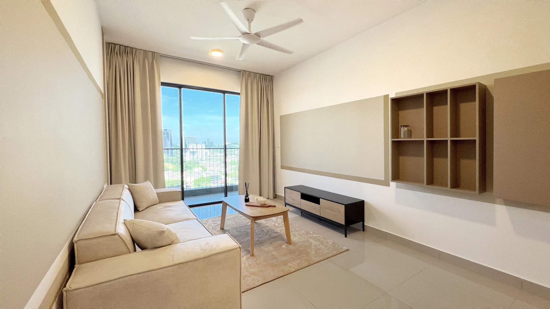 Panduan Jual Rumah Renovasi Dengan Ejen - ruang tamu rumah selepas renovasi di Malaysia