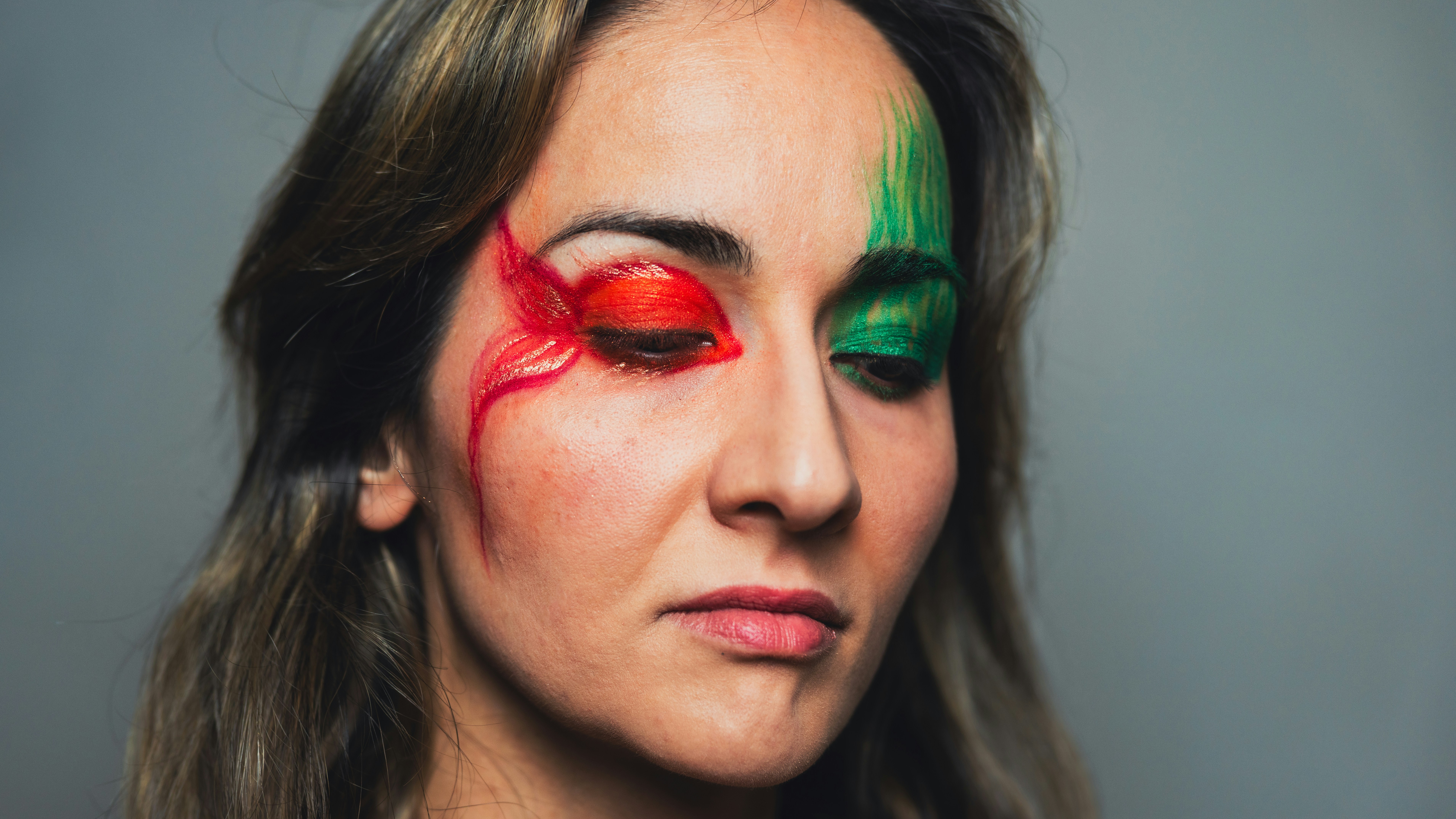 Homem Com Pele E Barba Do Dragão Cara Do Monstro Com Olhos Brancos, Os  Espinhos Afiados E As Verrugas Imagem de Stock - Imagem de demônio,  ficcional: 118913791, image size:3000x1687