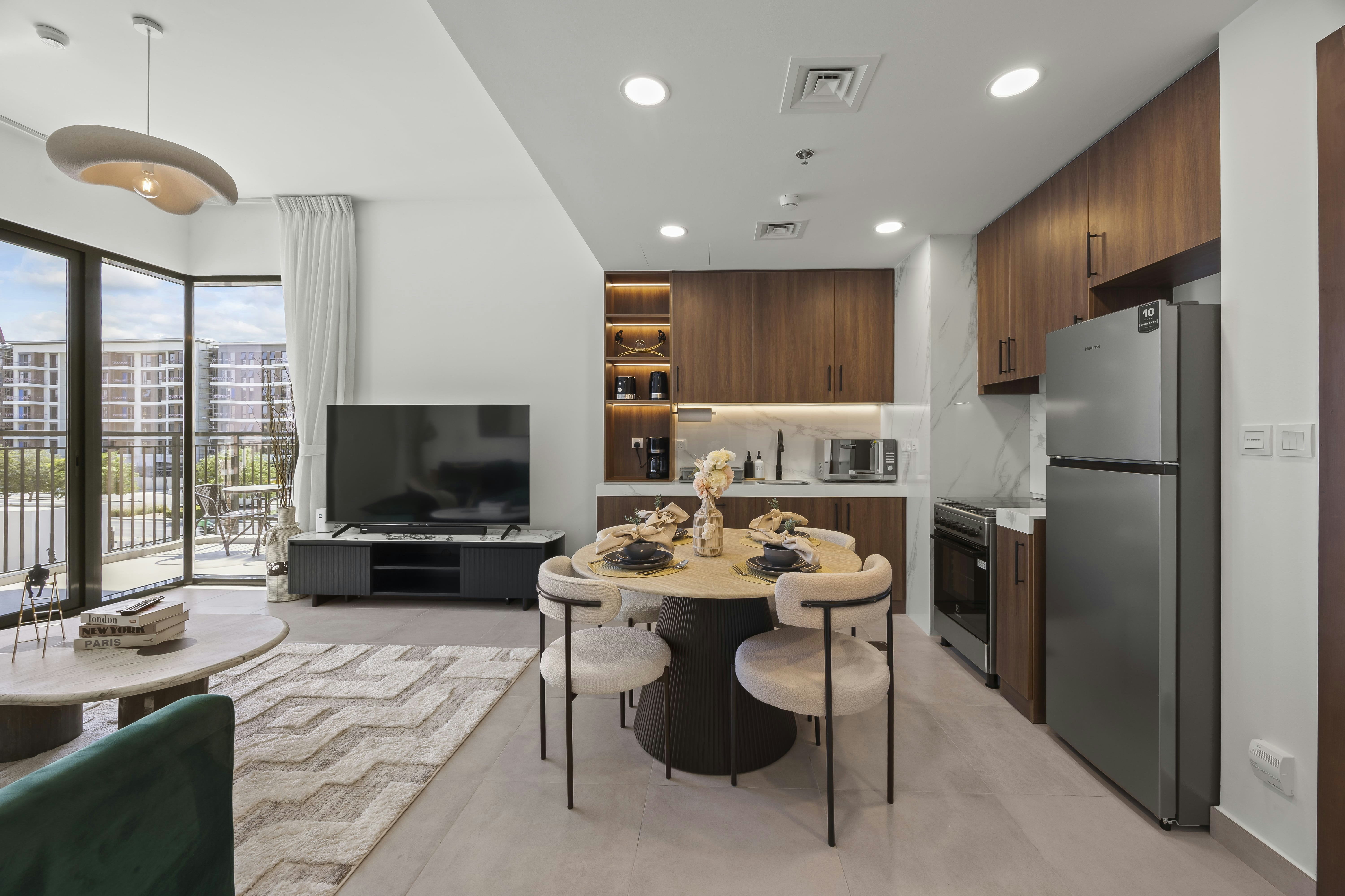 Modern furnished apartment amenities including full kitchen, dedicated workspace, high-speed WiFi, and pet-friendly features typical of Detroit short-term rentals - 6 month lease detroit