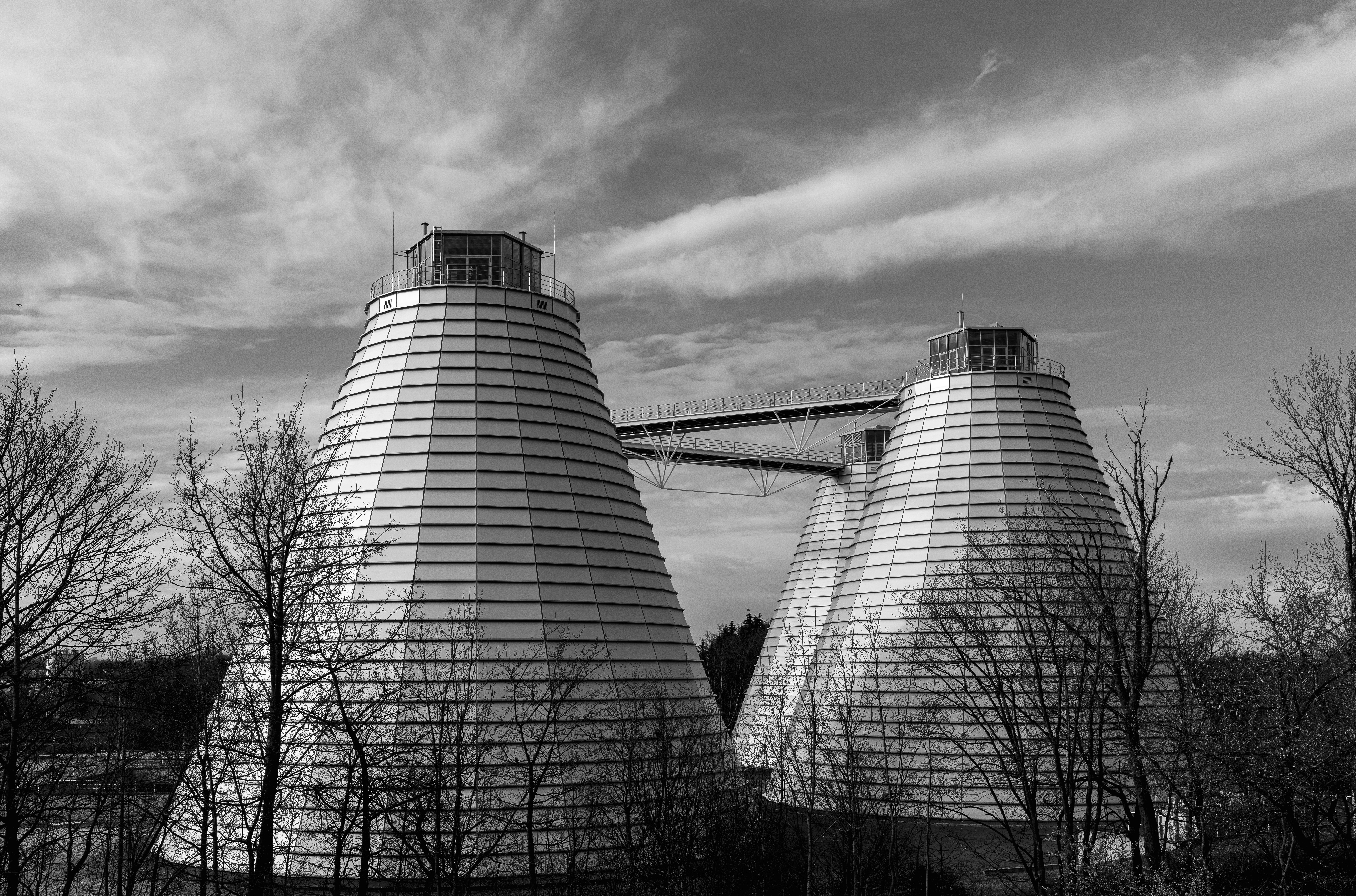 gray computer monitor