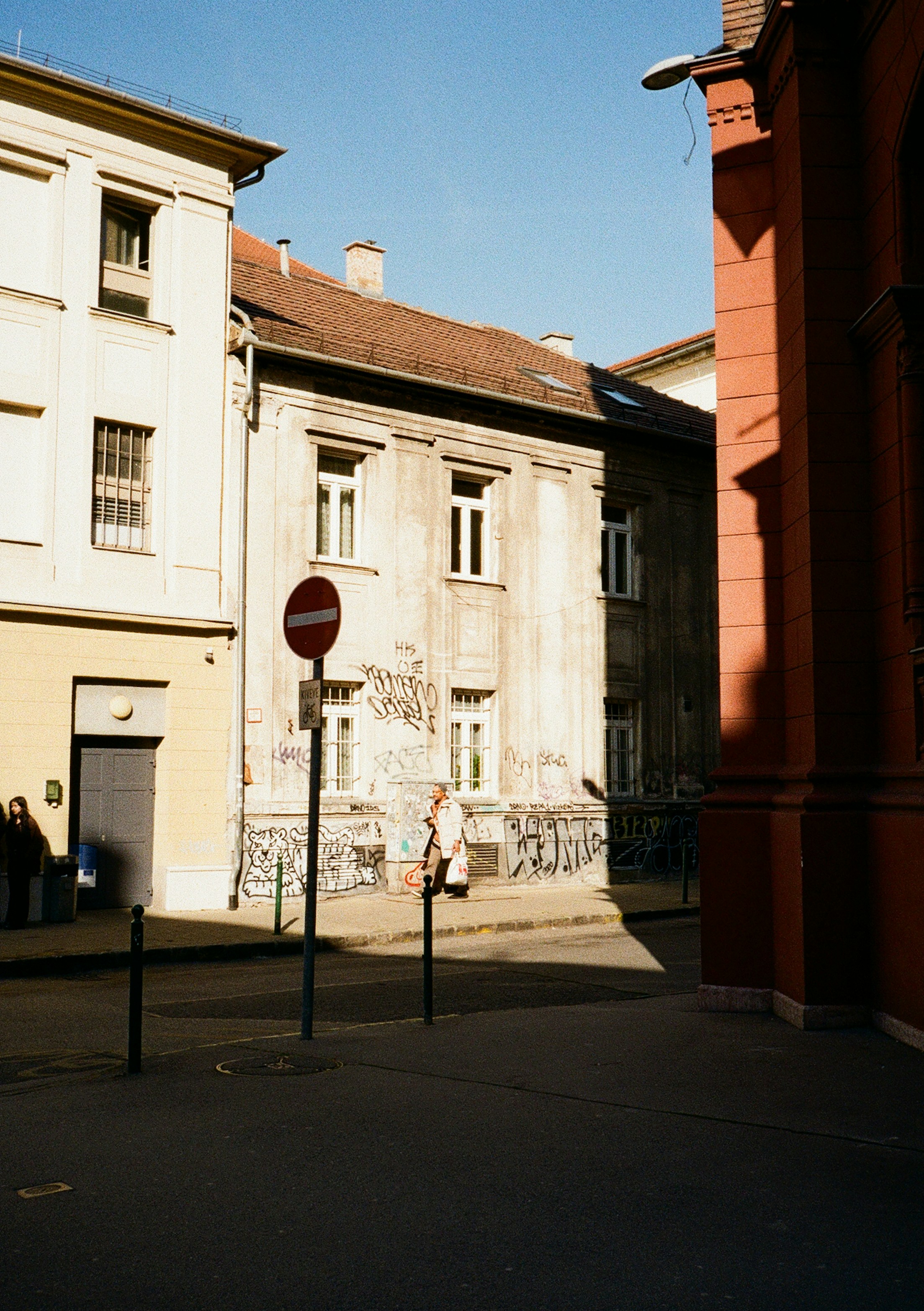 Buildings and street scene with a sunny atmosphere.