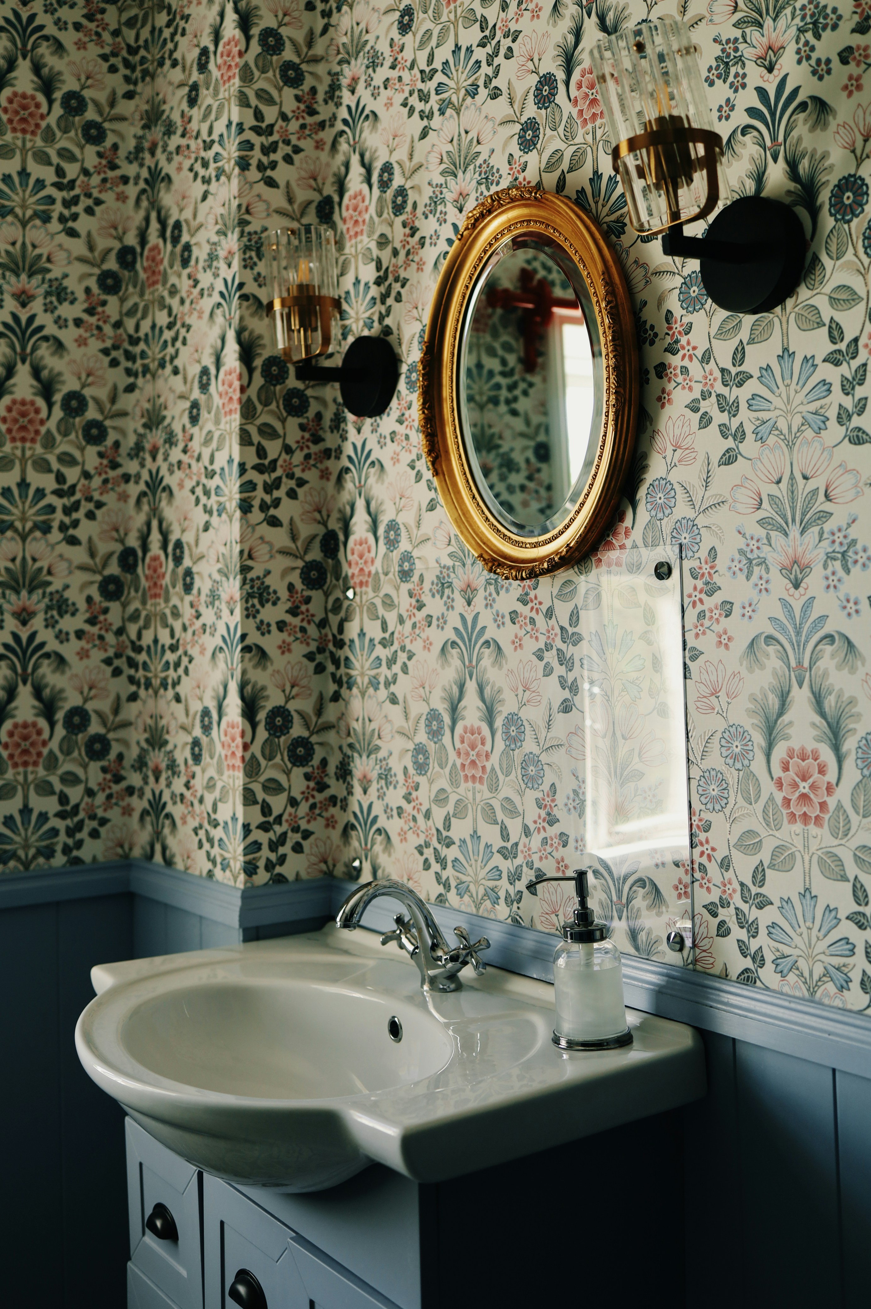 classic bathroom wallpaper, wallpaper, Traditional Master Bathroom: A Beginner's Guide 4