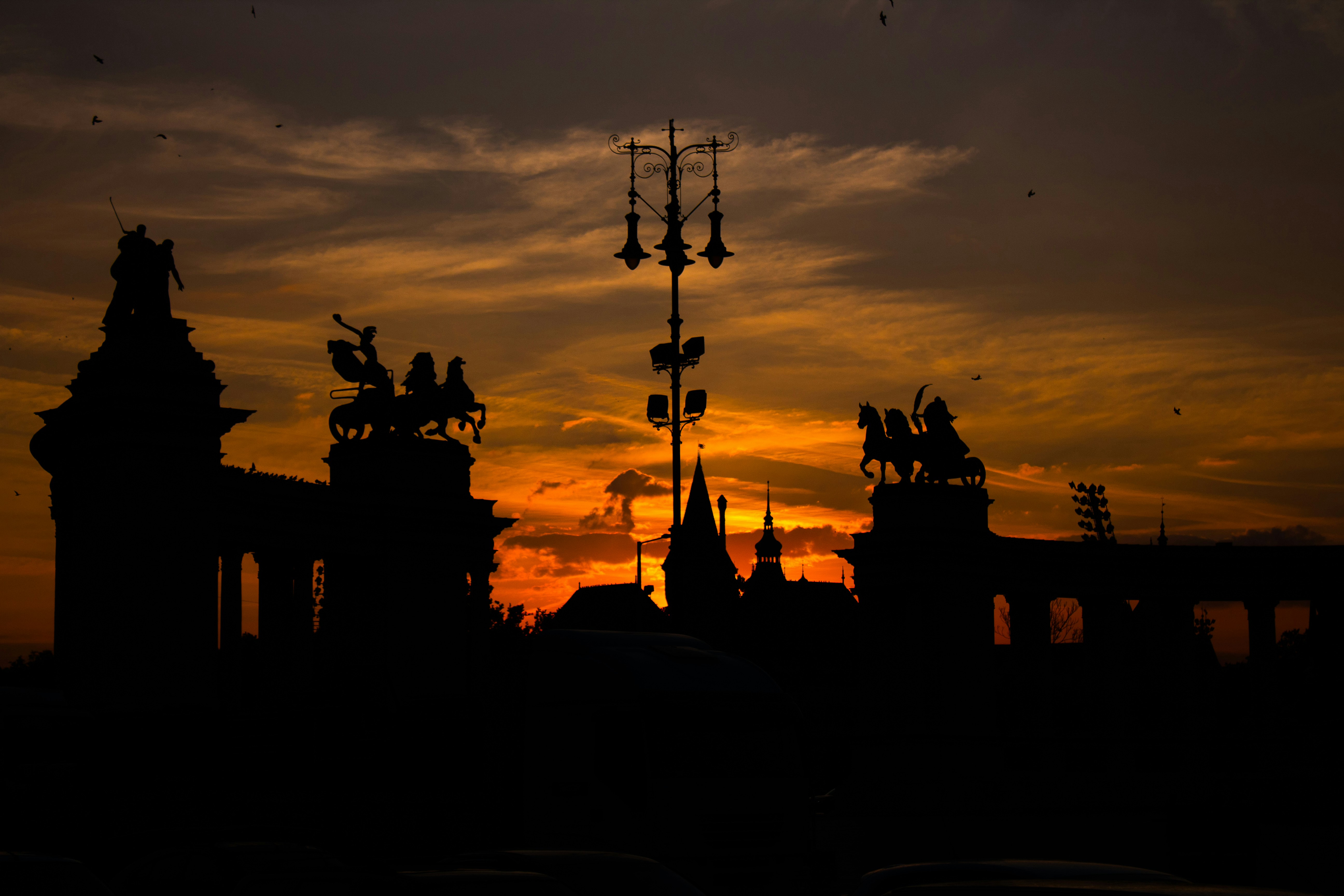 indonesian historical monument sunset, wallpaper, Gajah Mada dan Peristiwa 10 November: Benang Merah Nasionalisme 6