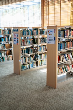 A library with many bookshelves filled with books.