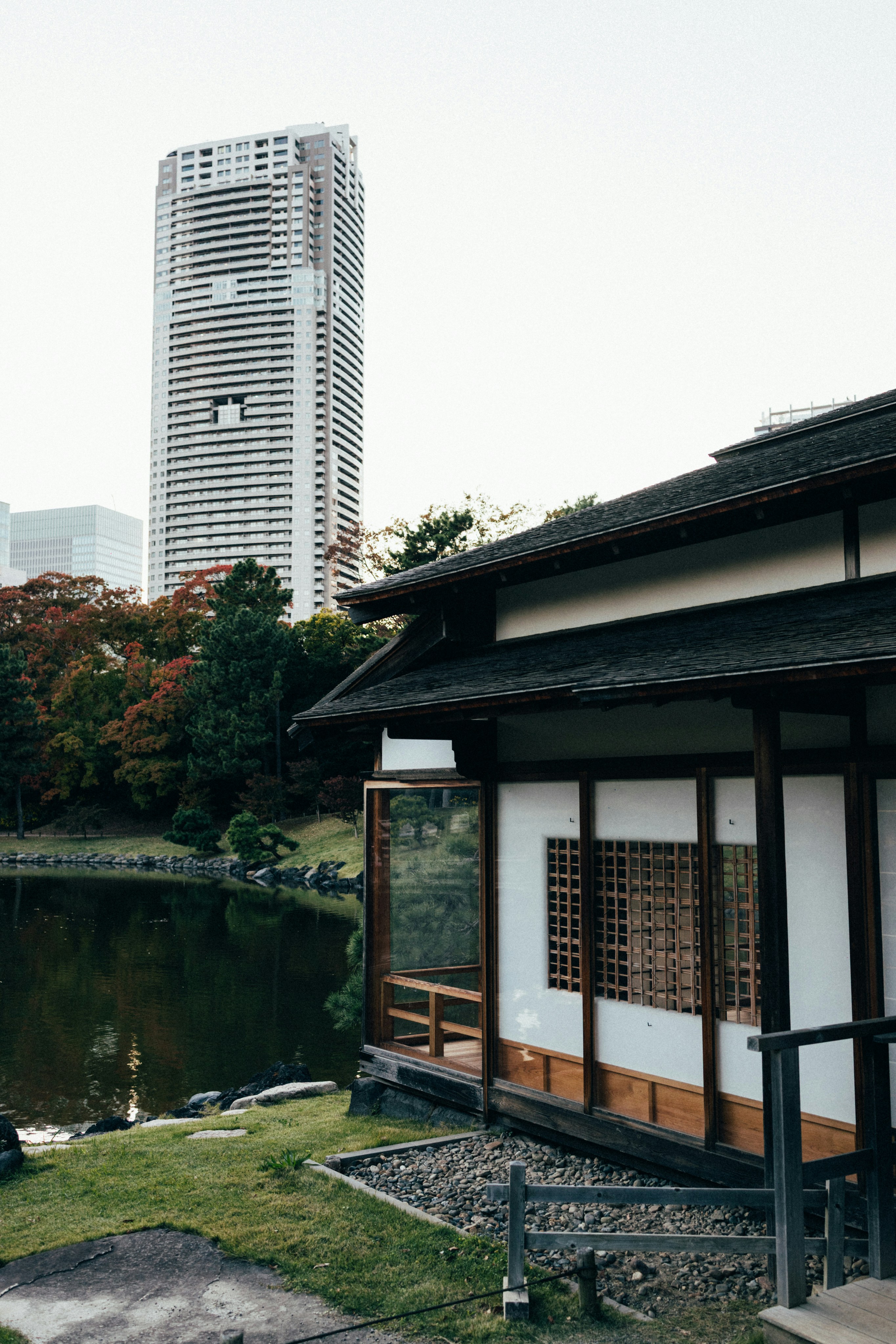 Traditional japanese building contrasts with a modern skyscraper.