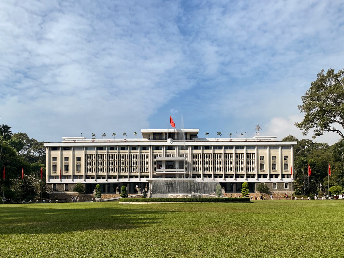 Dinh Độc Lập — biểu tượng thống nhất, neo giữ lịch sử Việt Nam hiện đại.