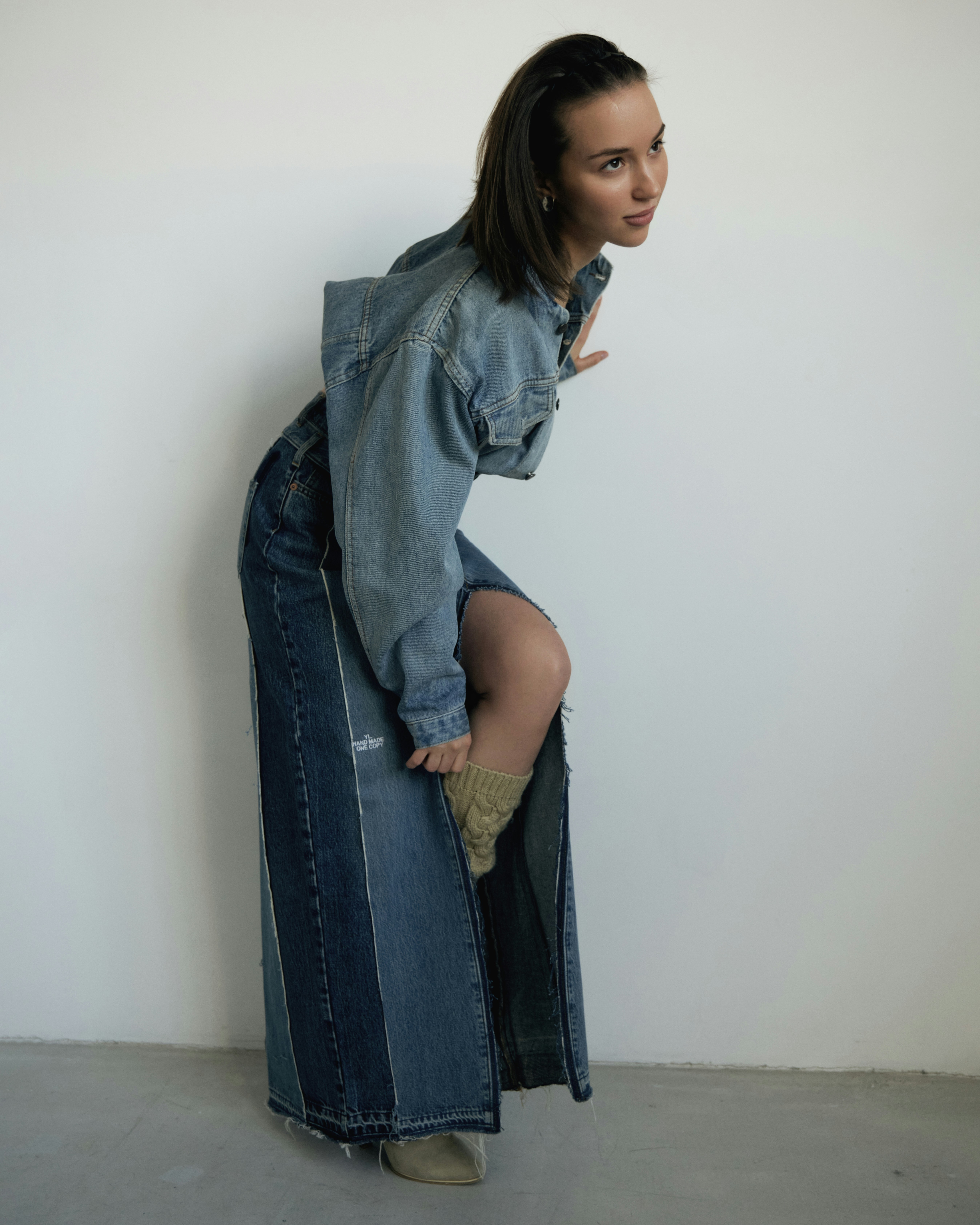 denim skirt outfits, wallpaper, Denim Skirt Outfits: Style Ideas for All Seasons 5