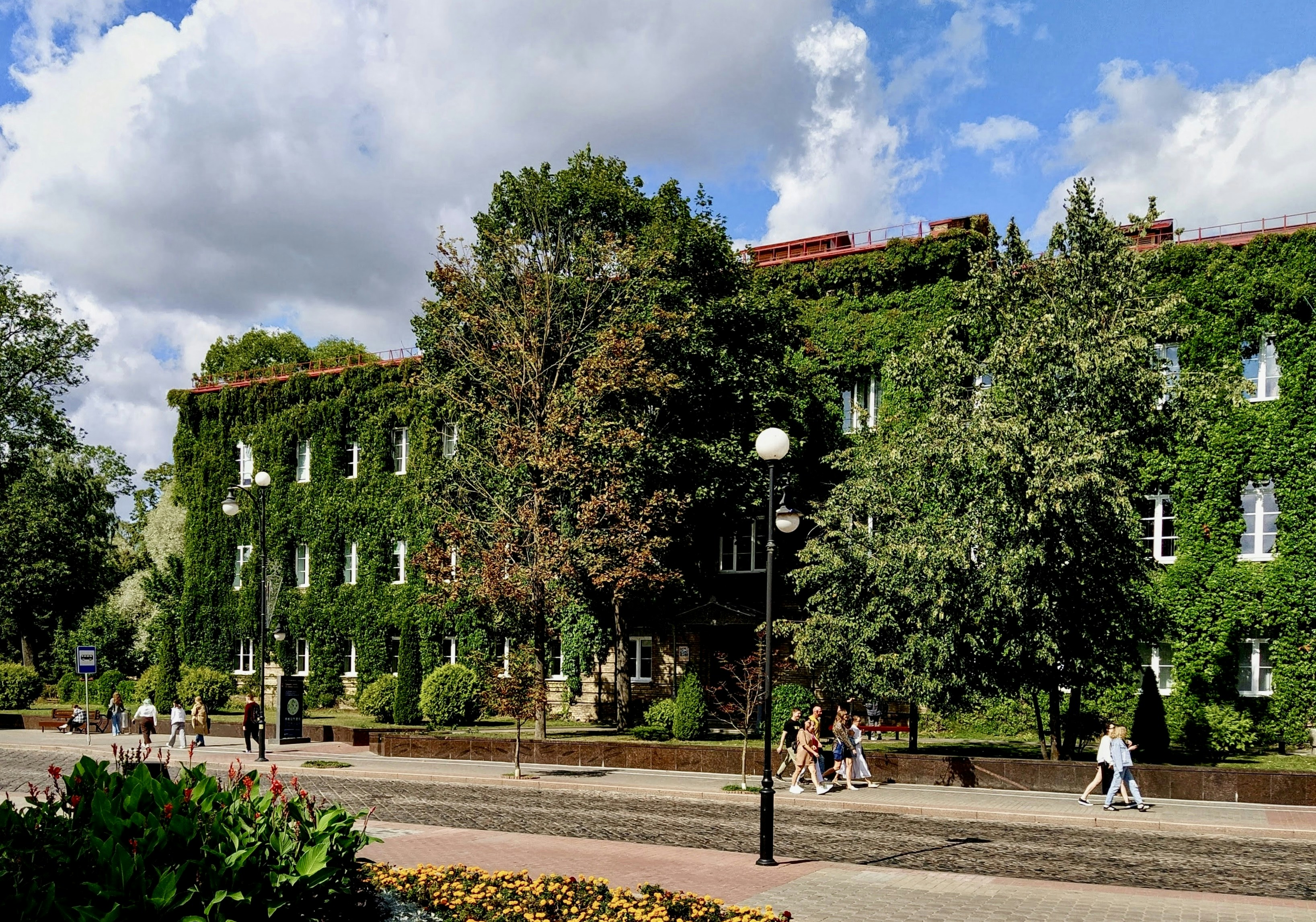 Vassar College campus, a historic academic building with green lawns -  lisa kudrow