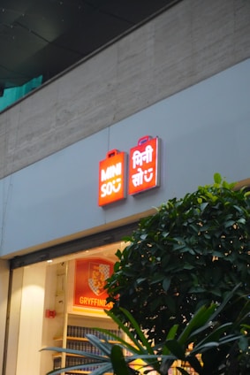 A miniso store sign is displayed outside.