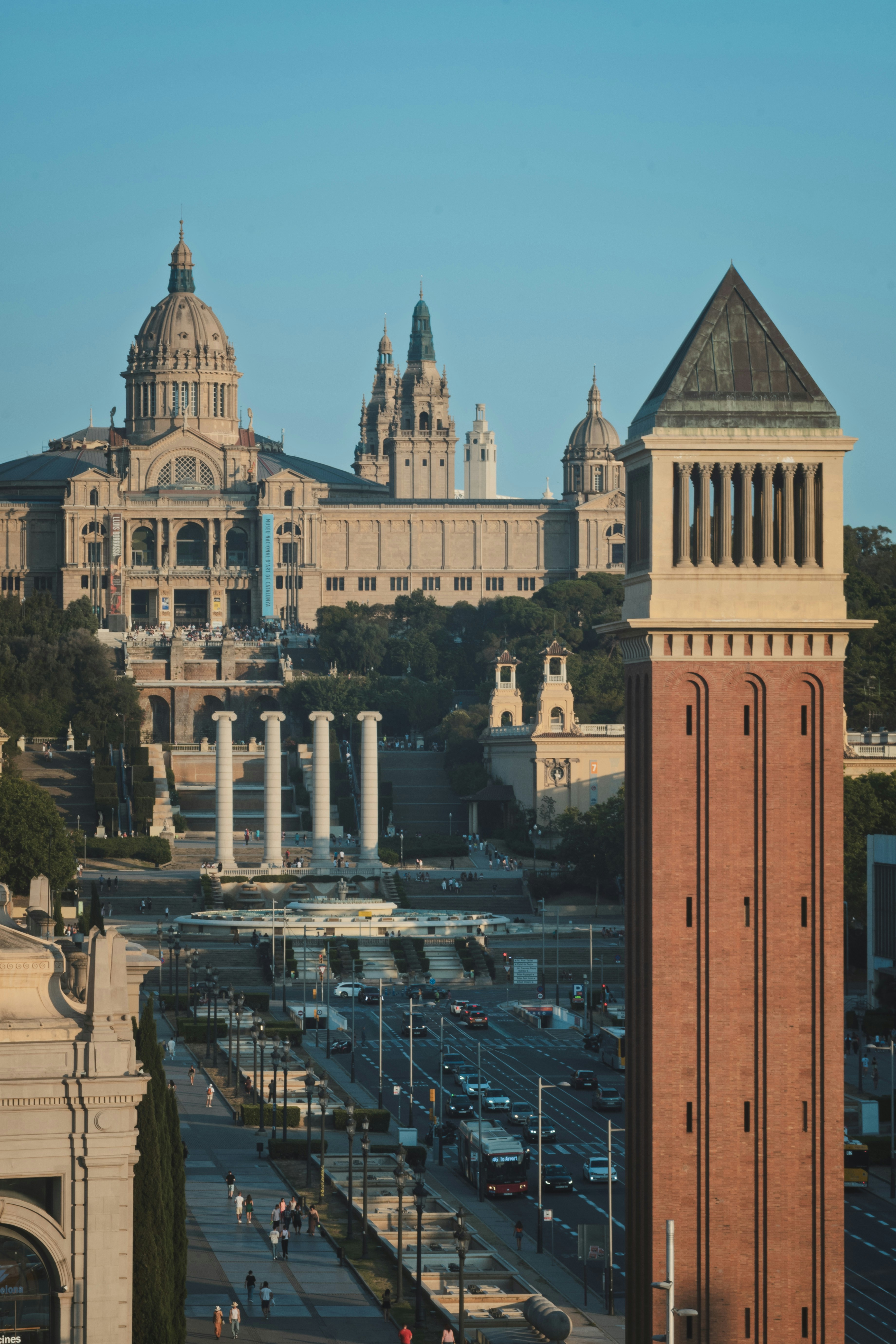 Midday: Navigating the Jewish Quarter's Hidden Corners