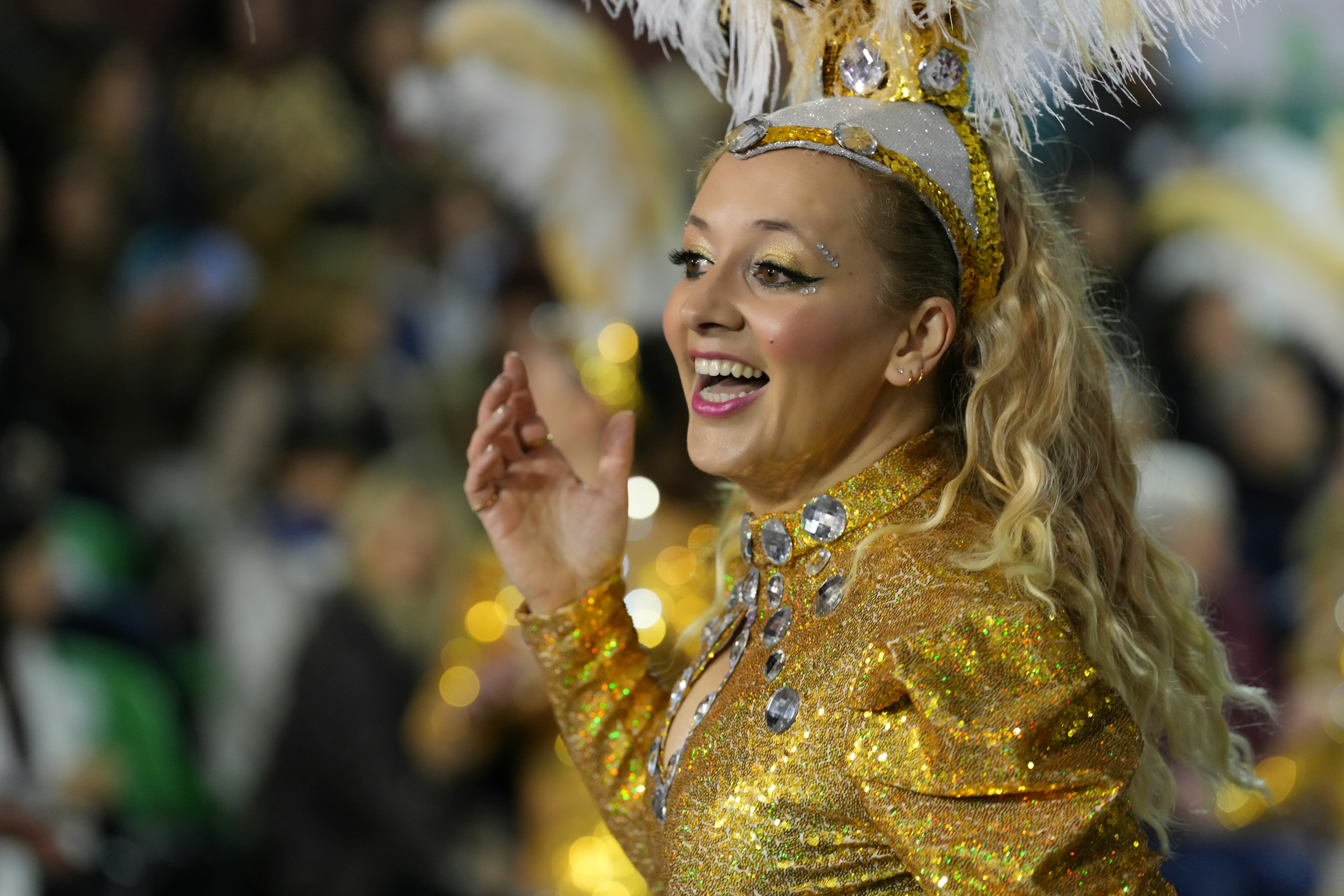 GOLDEN BURGLAR! Wie Olympia-Sieger als Karnevalsschutz überzogen werden... Und warum du vielleicht nicht bereit bist, dein Geschenk zu kaufen!