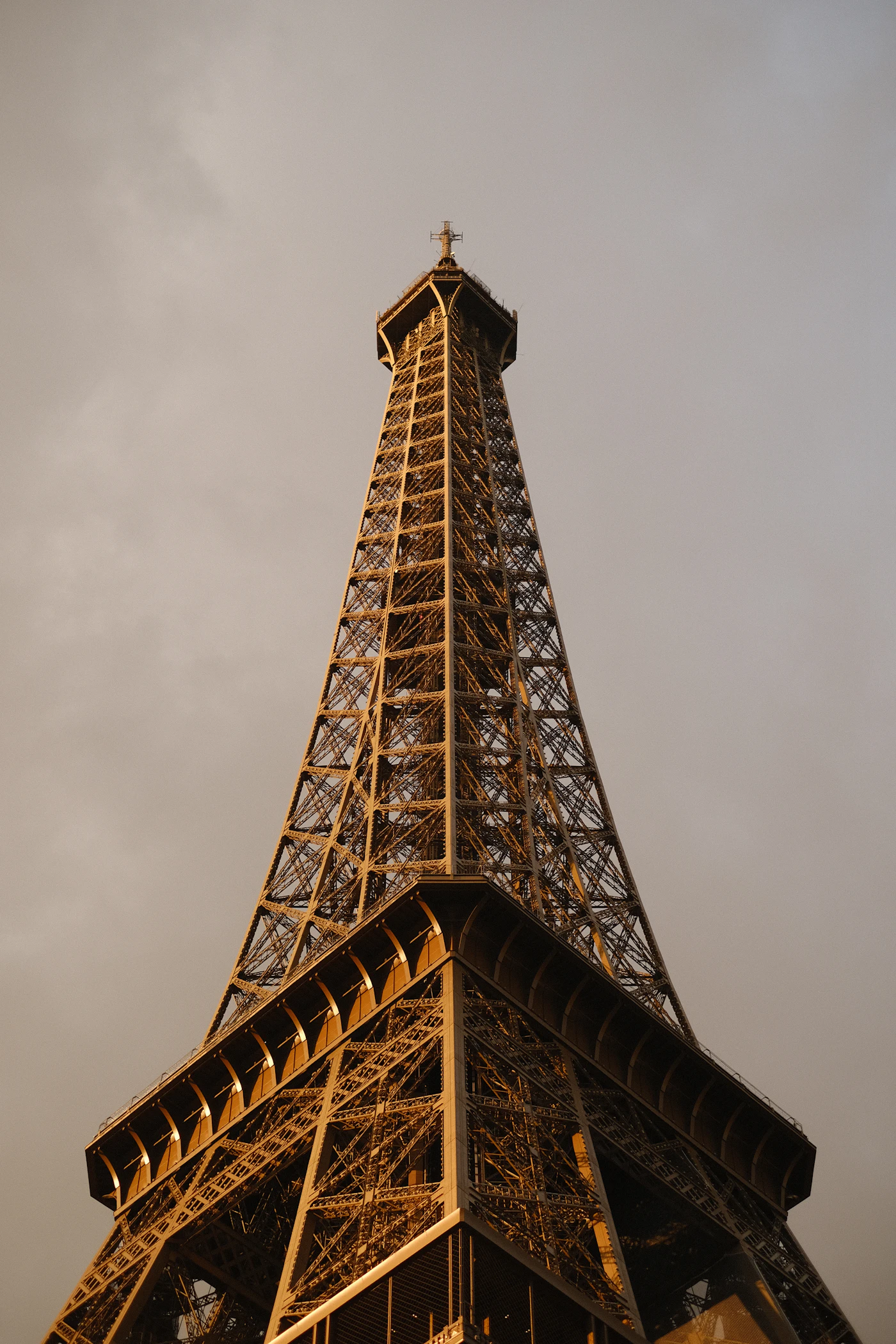 La Torre Eiffel en París, Francia — viaje a Europa desde Latinoamérica