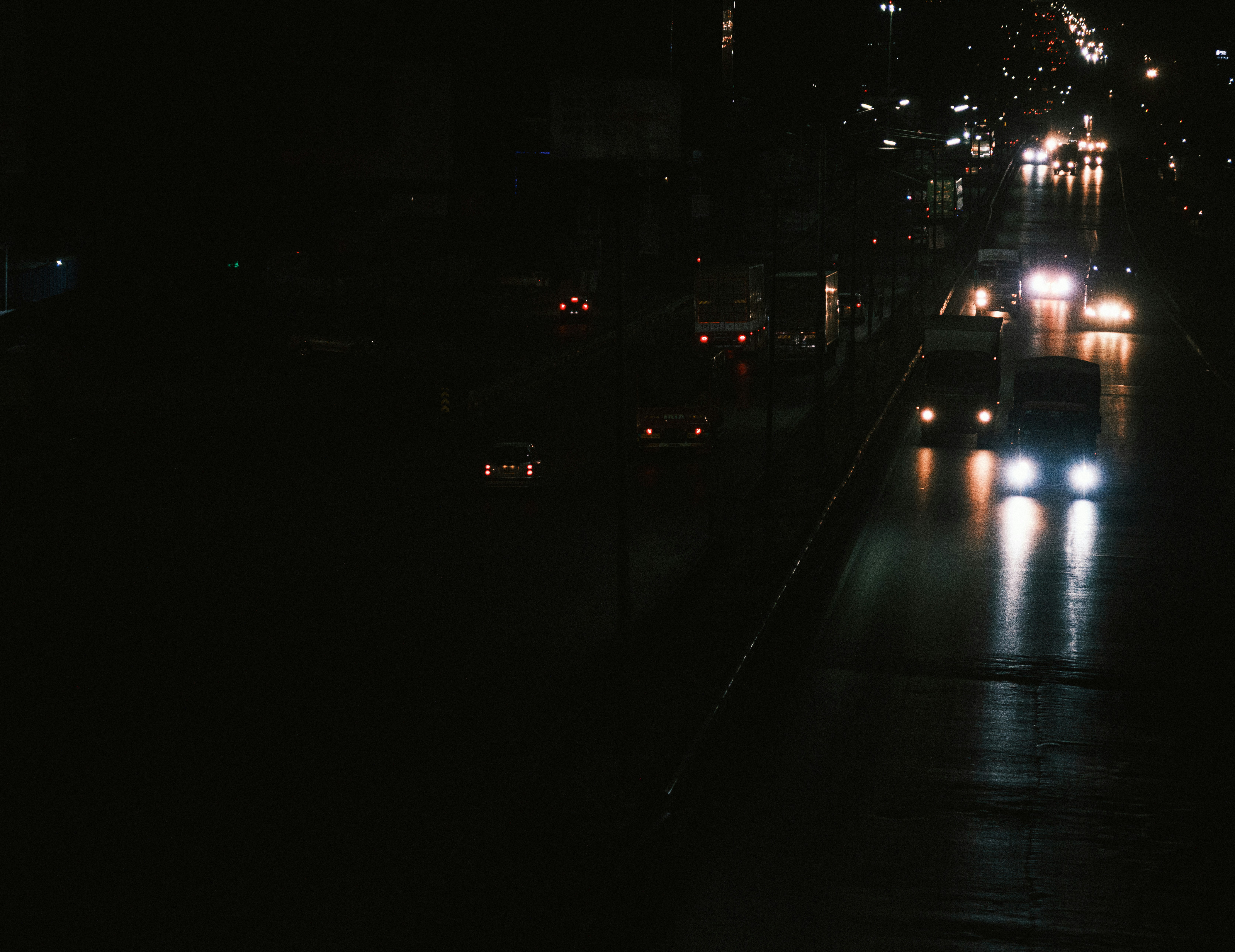 Apagão em SP: prejuízo bilionário e 1,6 milhão de imóveis ainda sem energia