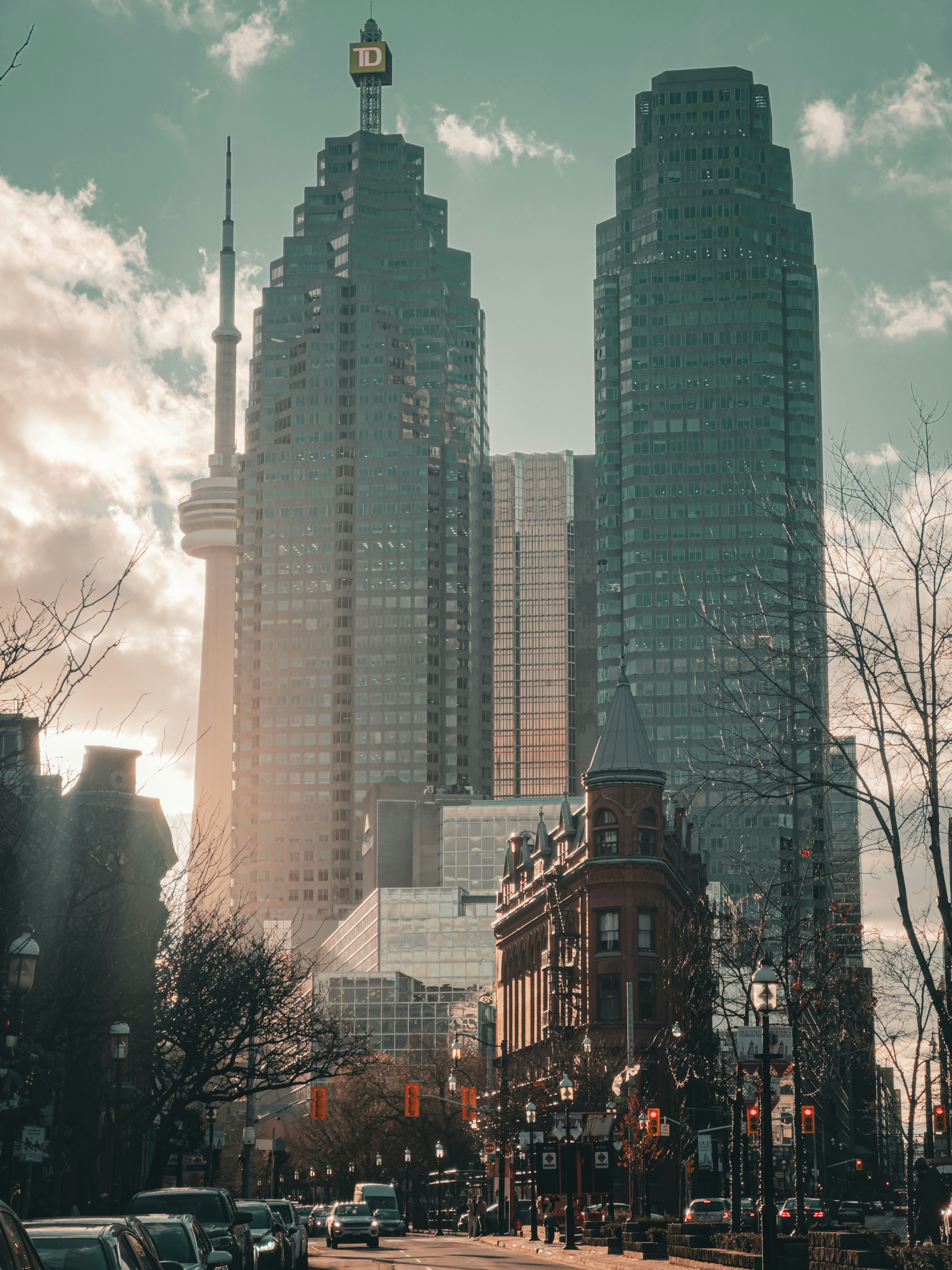 Toronto's skyline features the cn tower and skyscrapers.