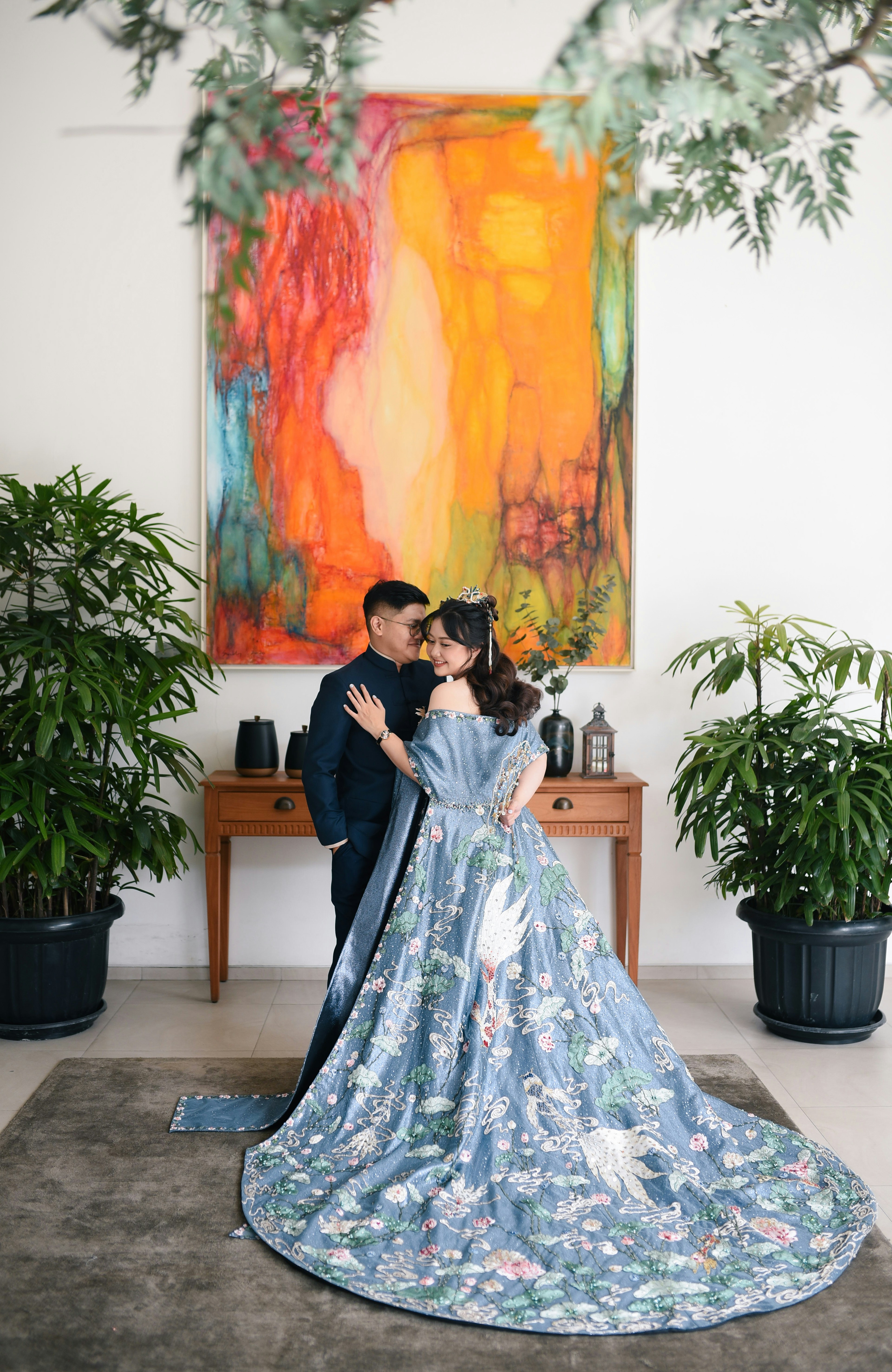 A newlywed couple poses for a wedding photo.