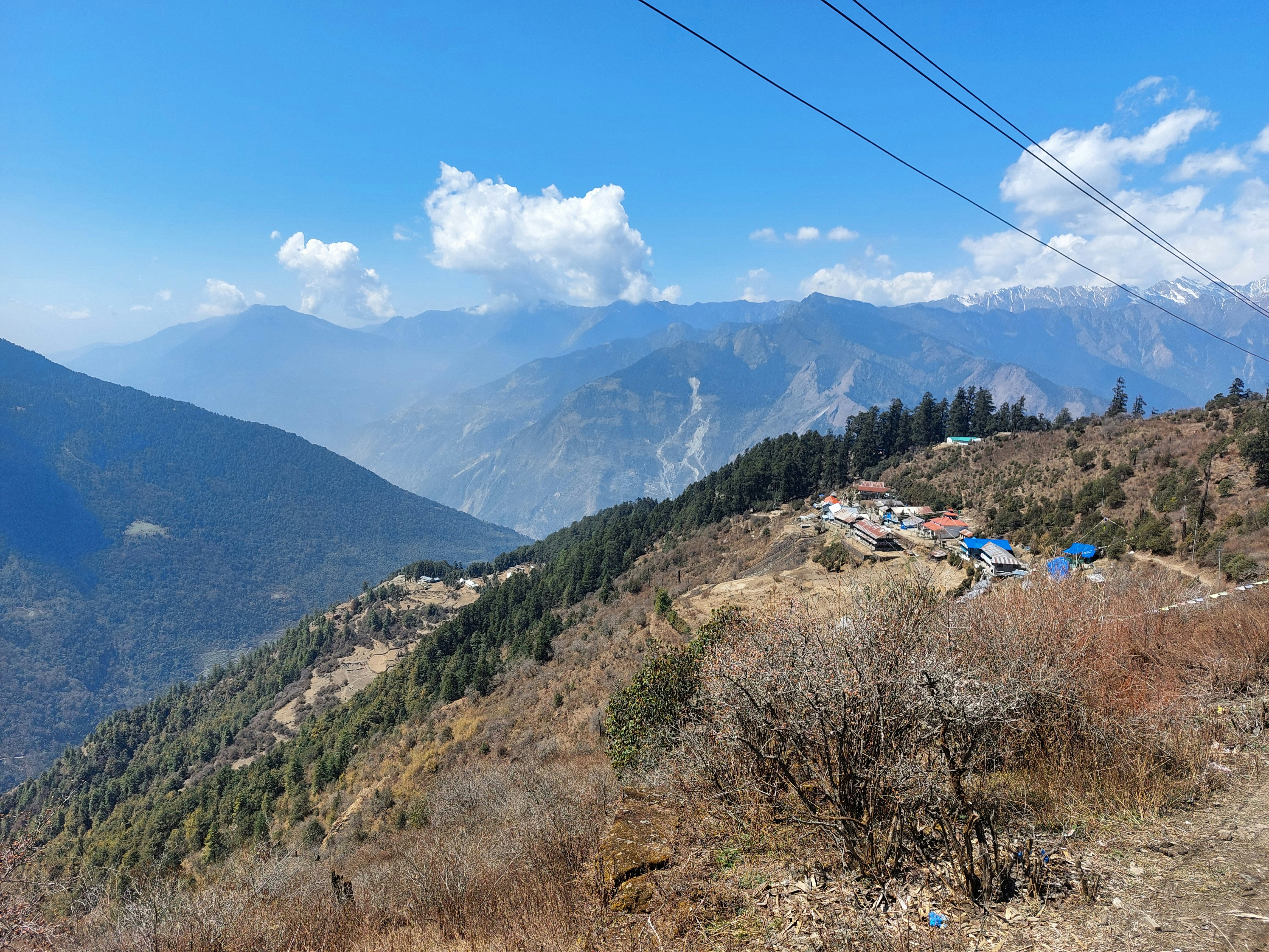 Mountains and beautiful scenery under the blue sky.