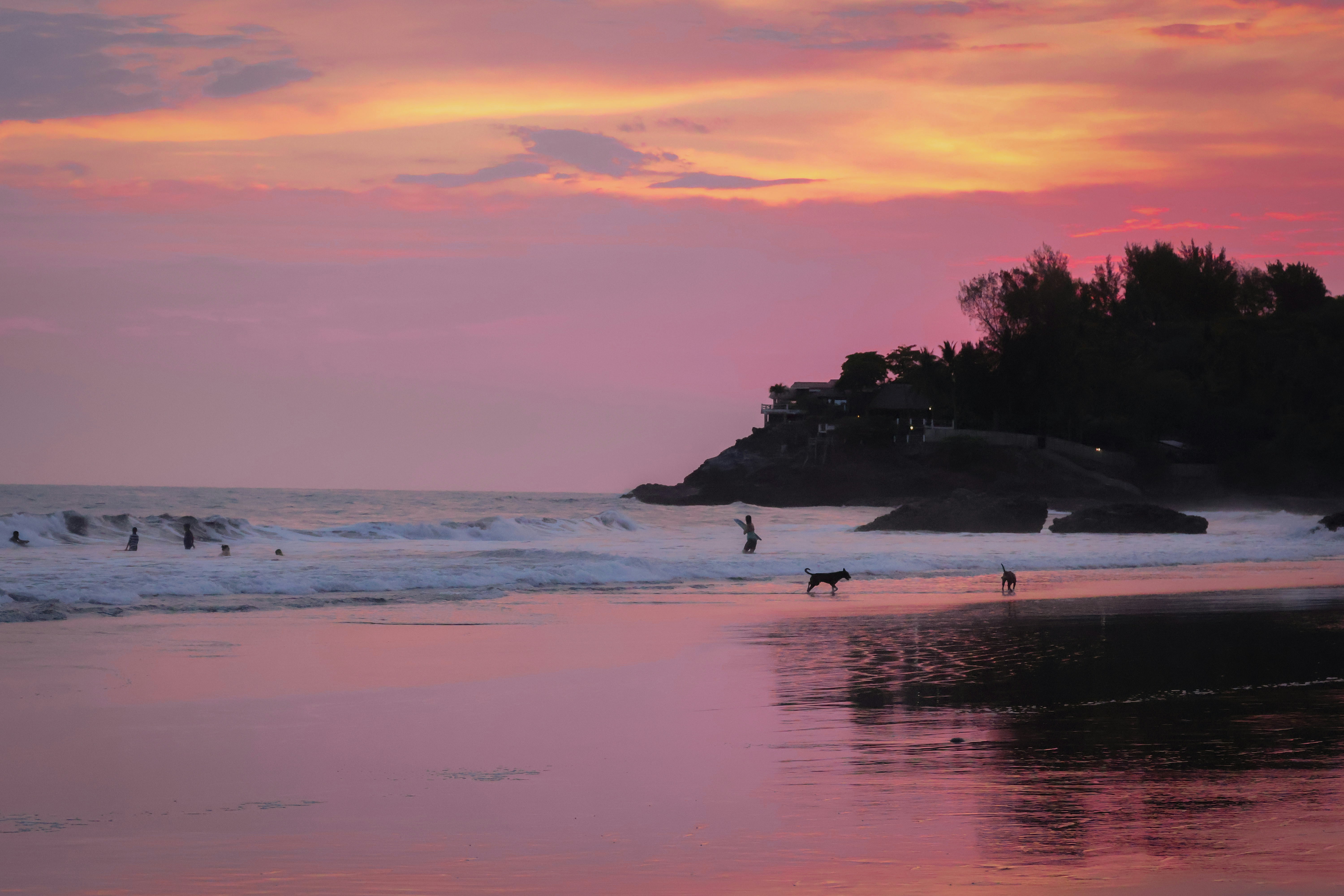 Stay online in the El Salvador with a prepaid eSIM from eSIMlii. Instant activation, no roaming charges, and reliable coverage.