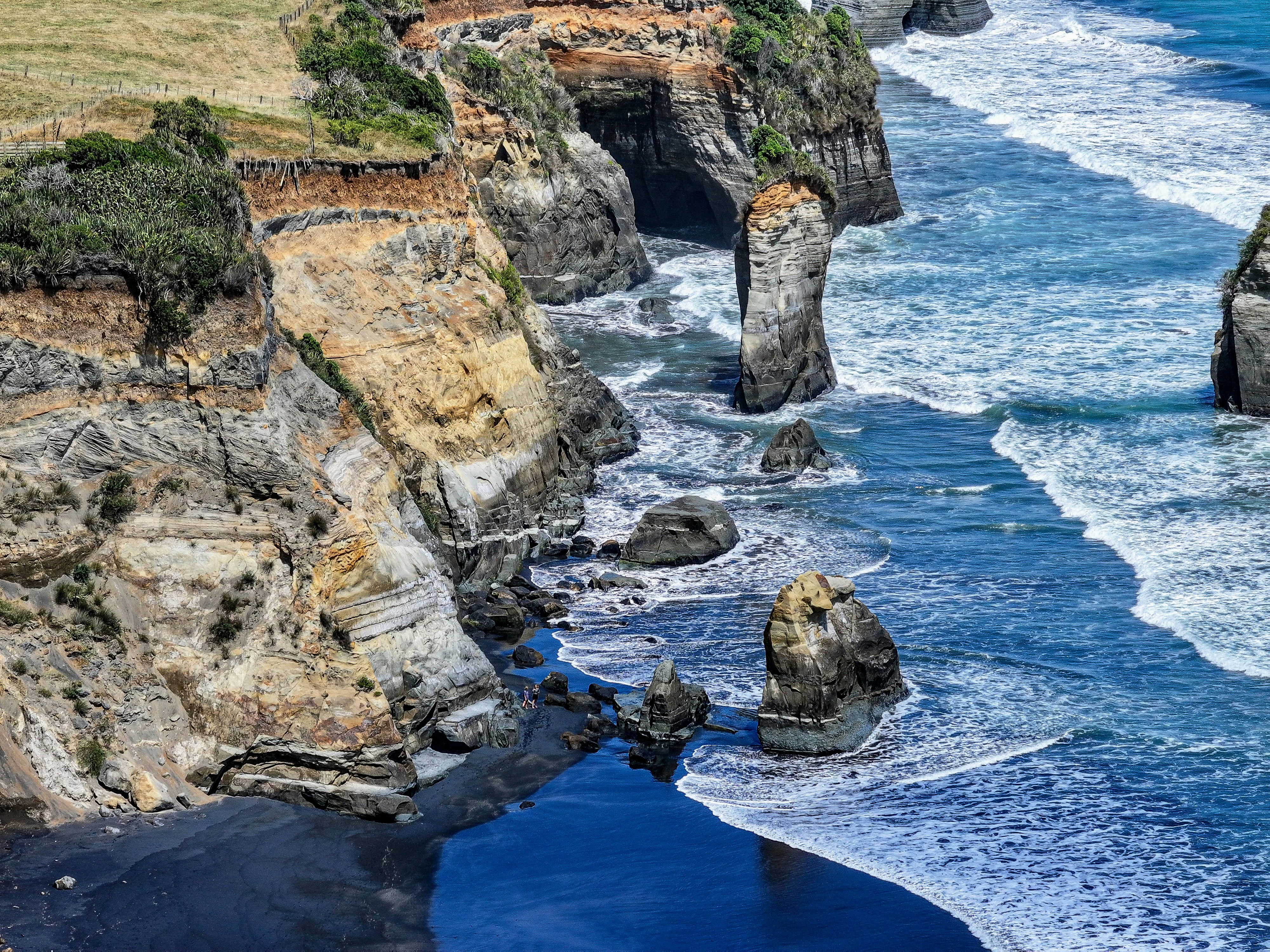 Photo by maximilian_brand