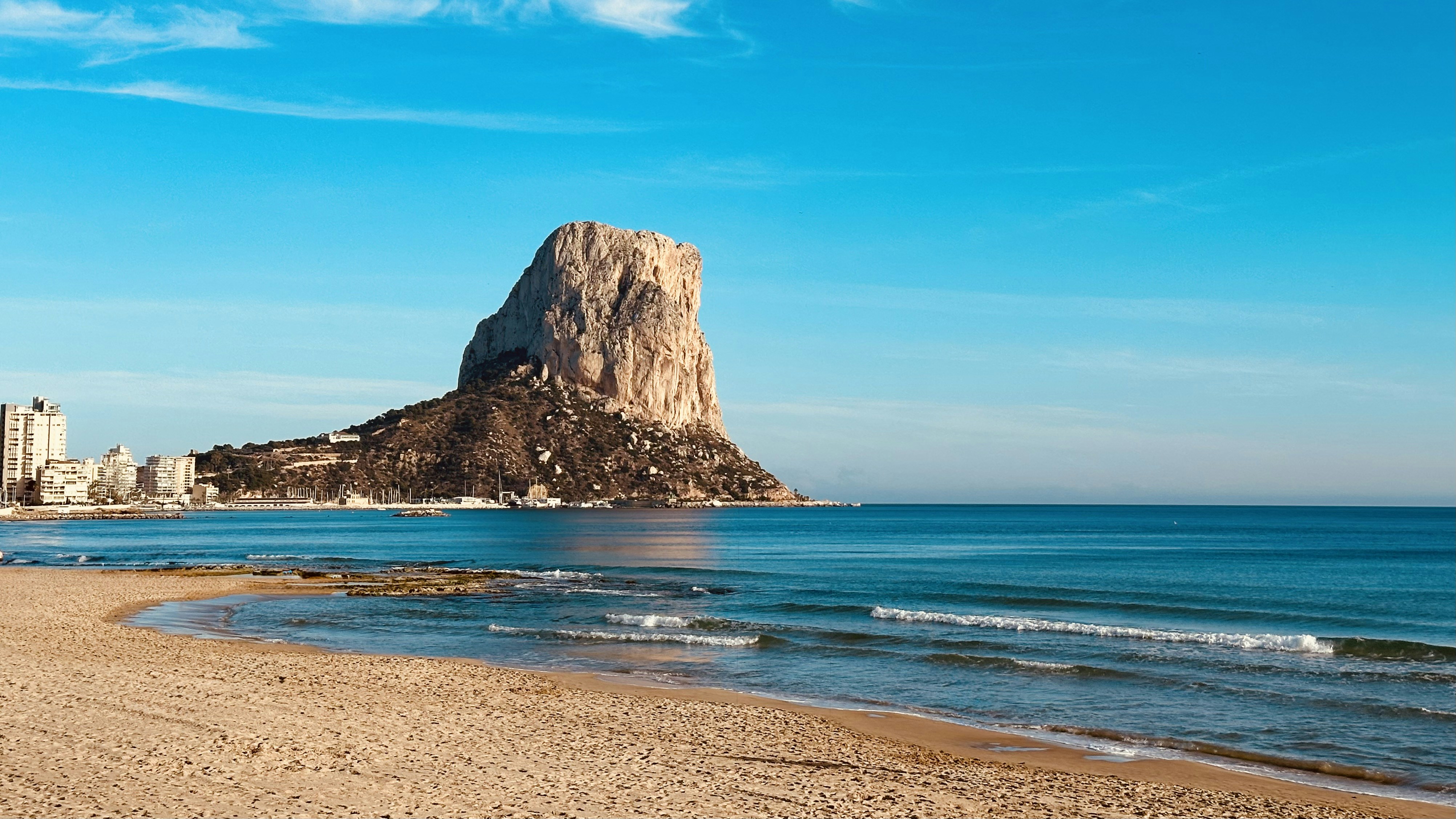 Stay online in the Spain with a prepaid eSIM from eSIMlii. Instant activation, no roaming charges, and reliable coverage.