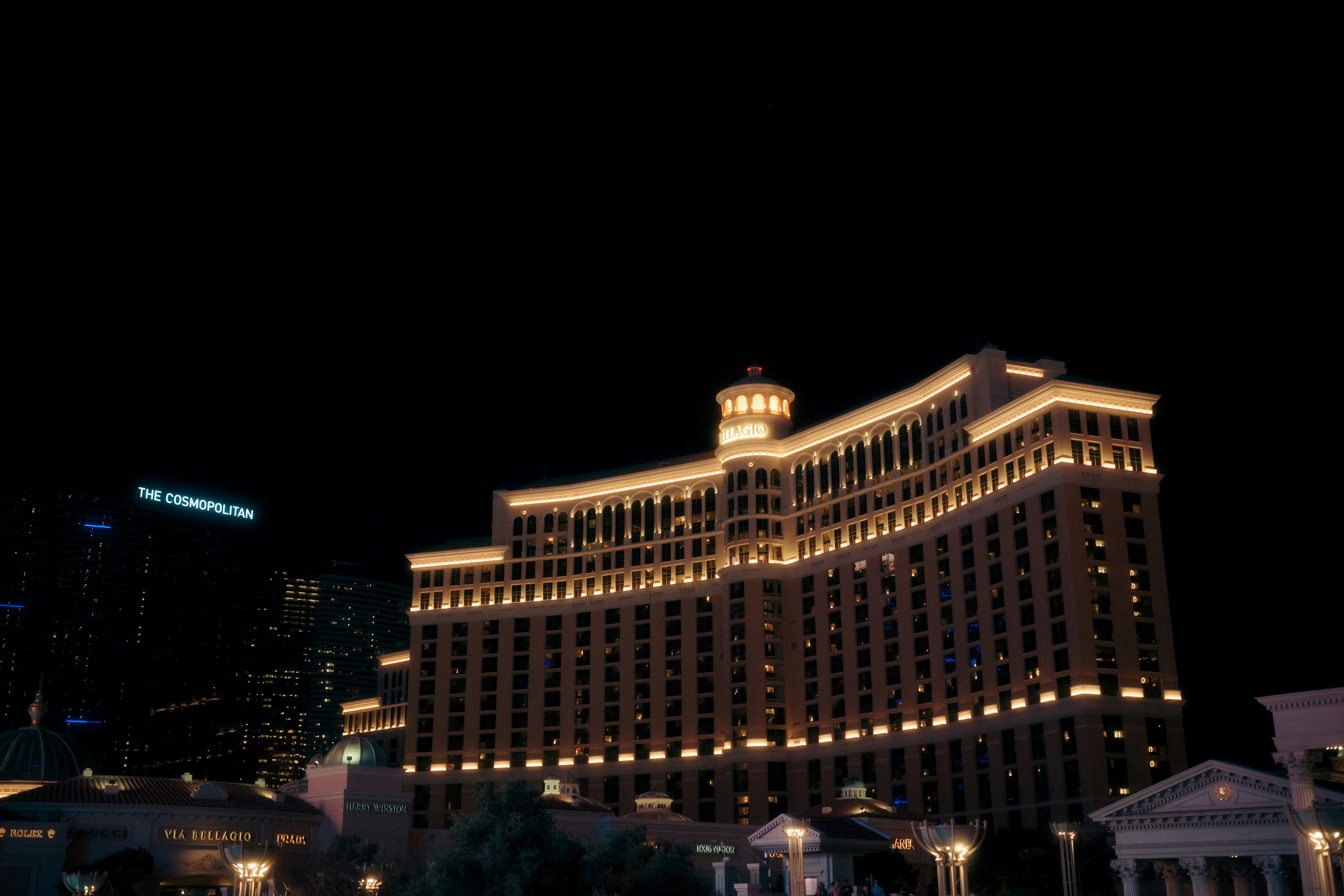 Bellagio hotel lit up at night in las vegas.