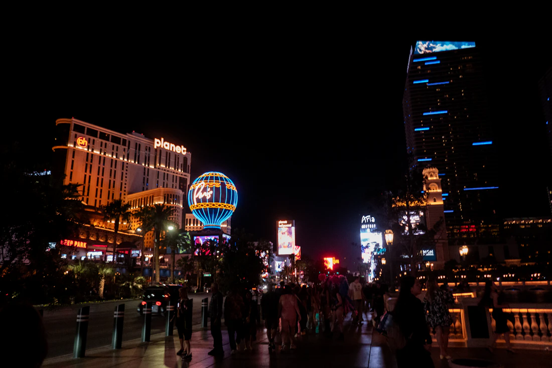 Las Vegas Strip iluminado por la noche