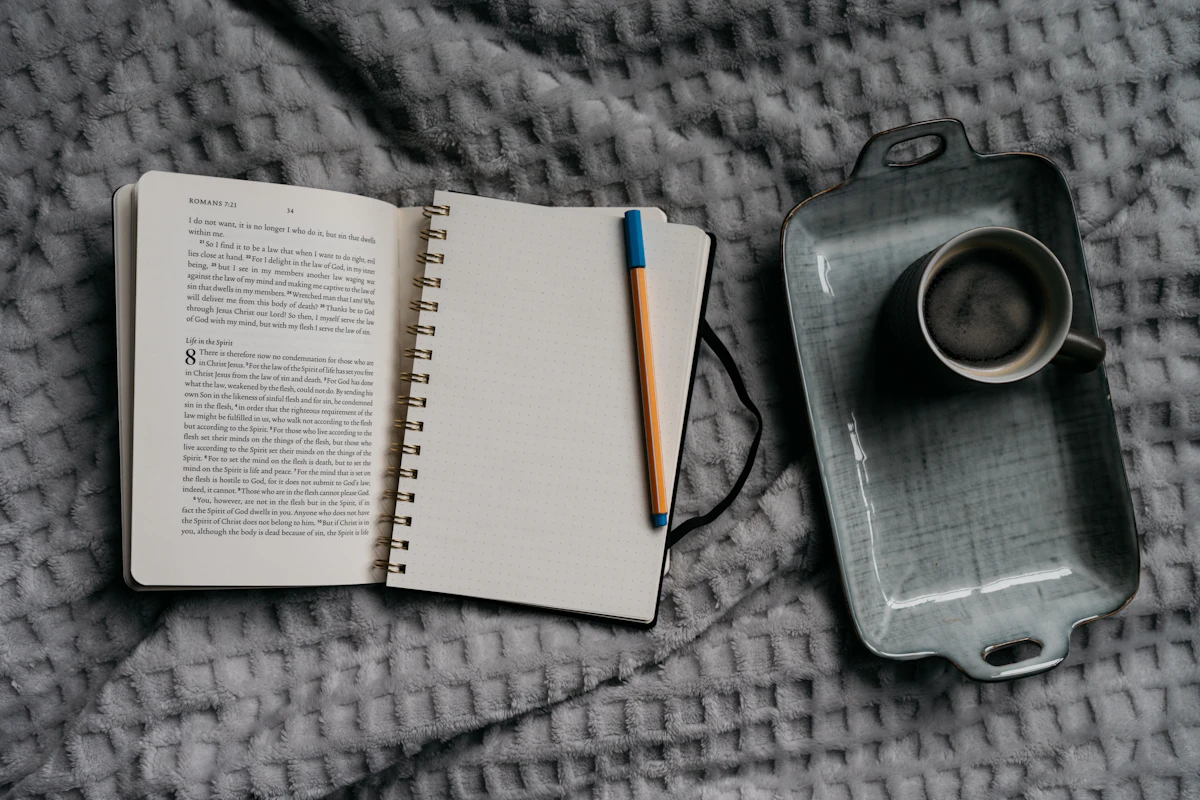 Cuaderno para anotar sueños al despertar