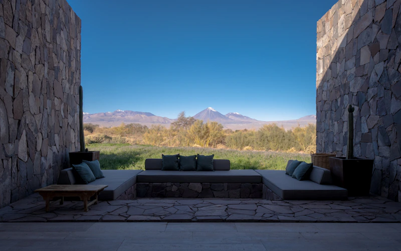 Terraza residencial con vista panorámica a las montañas