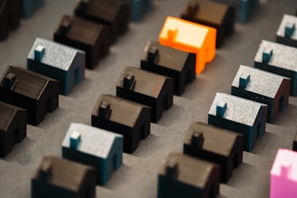 Miniature houses in various colors are arranged.