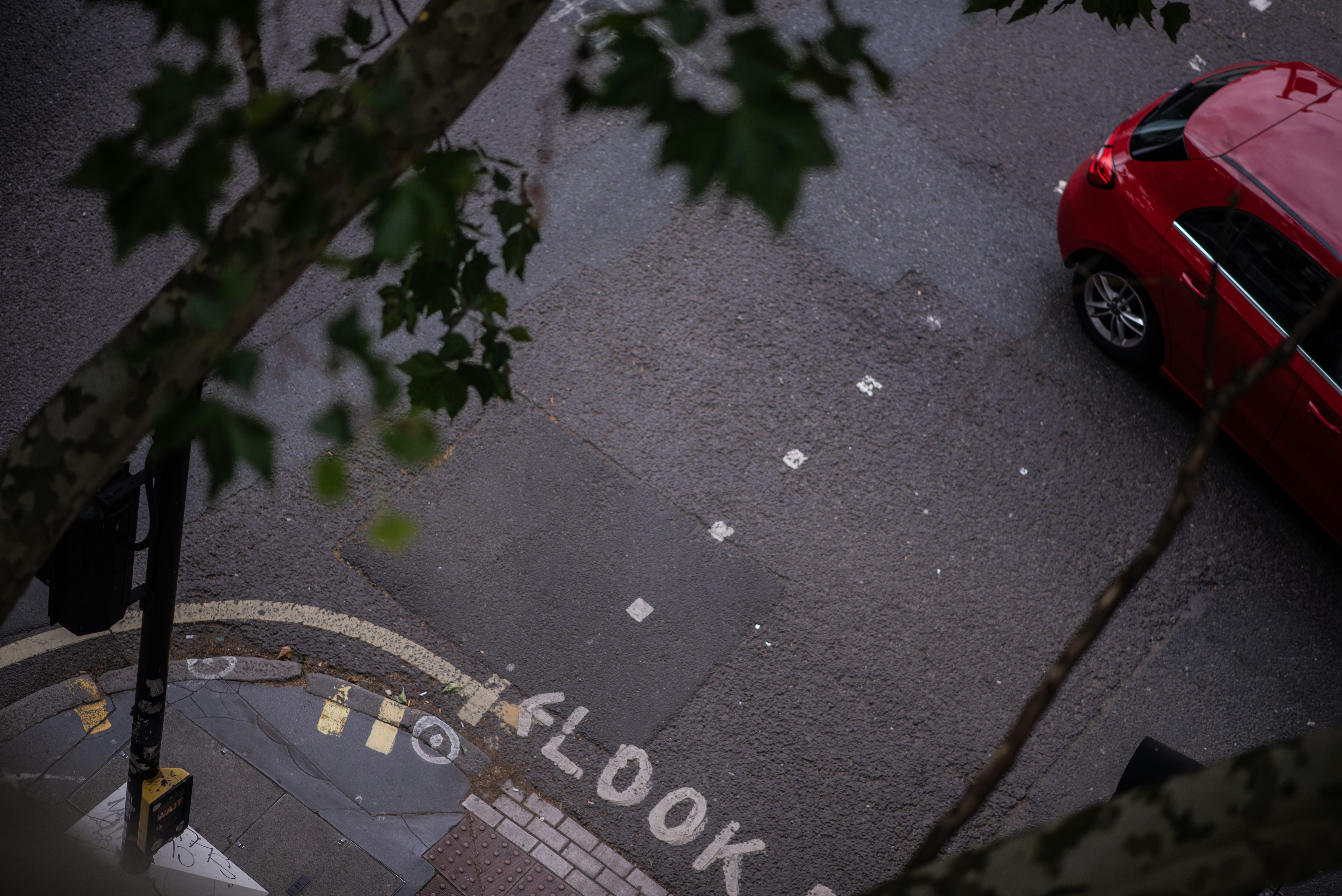 Discover the charm of London’s streets – from historic alleys to modern cityscapes. Architecture, light, and urban energy in every frame.