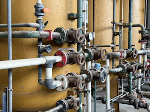 Pipes, valves, and tanks are shown in detail