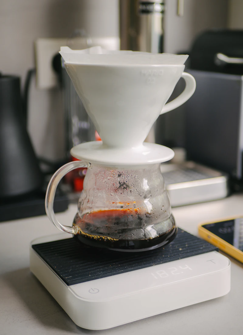 Precise pour from a gooseneck kettle onto a V60 dripper