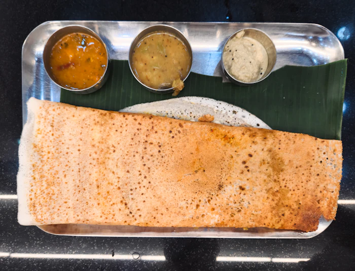 Masala dosa with chutney