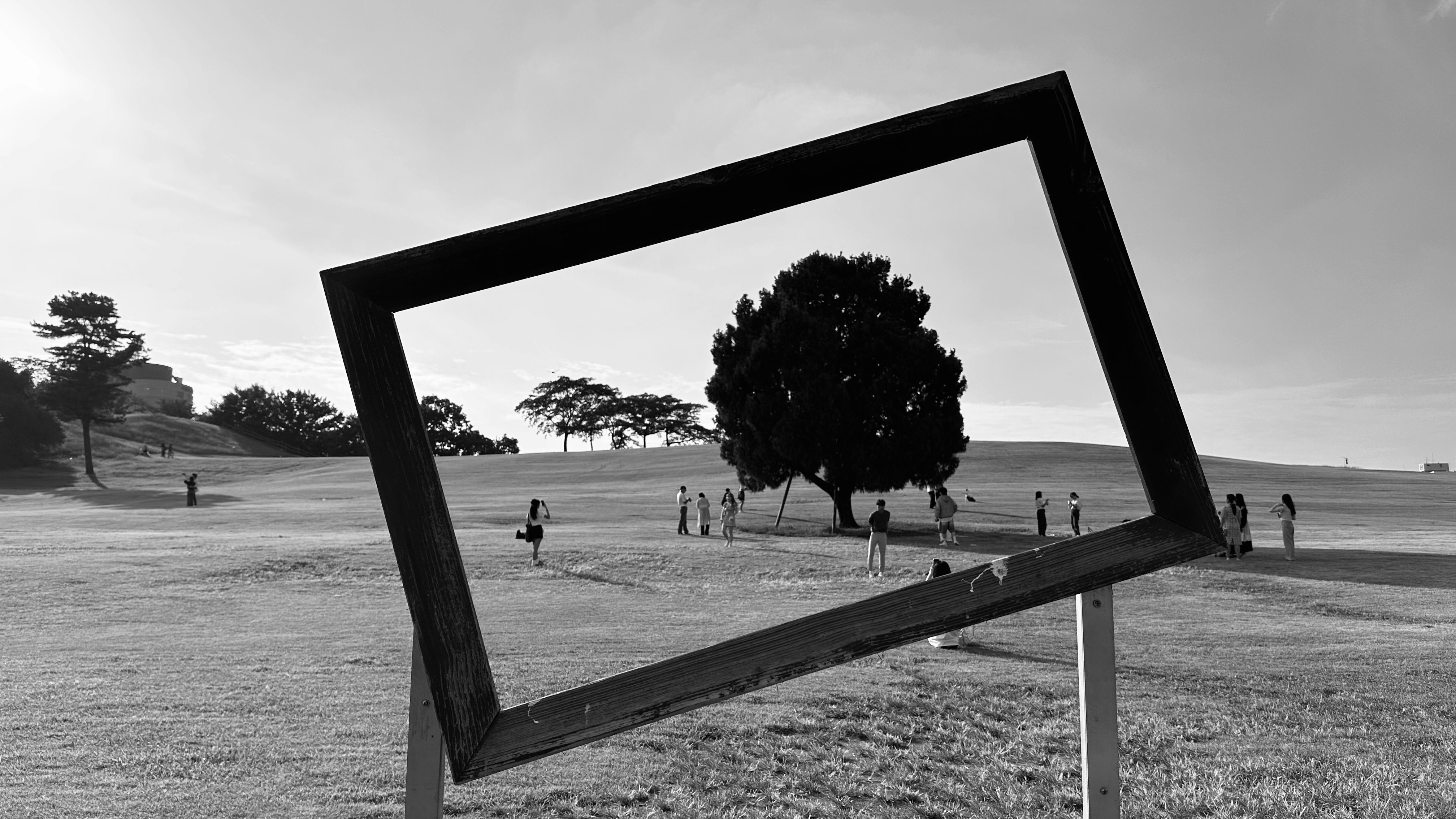 Unlock Photography's Emotional Depth: The Impact of Framing Choices