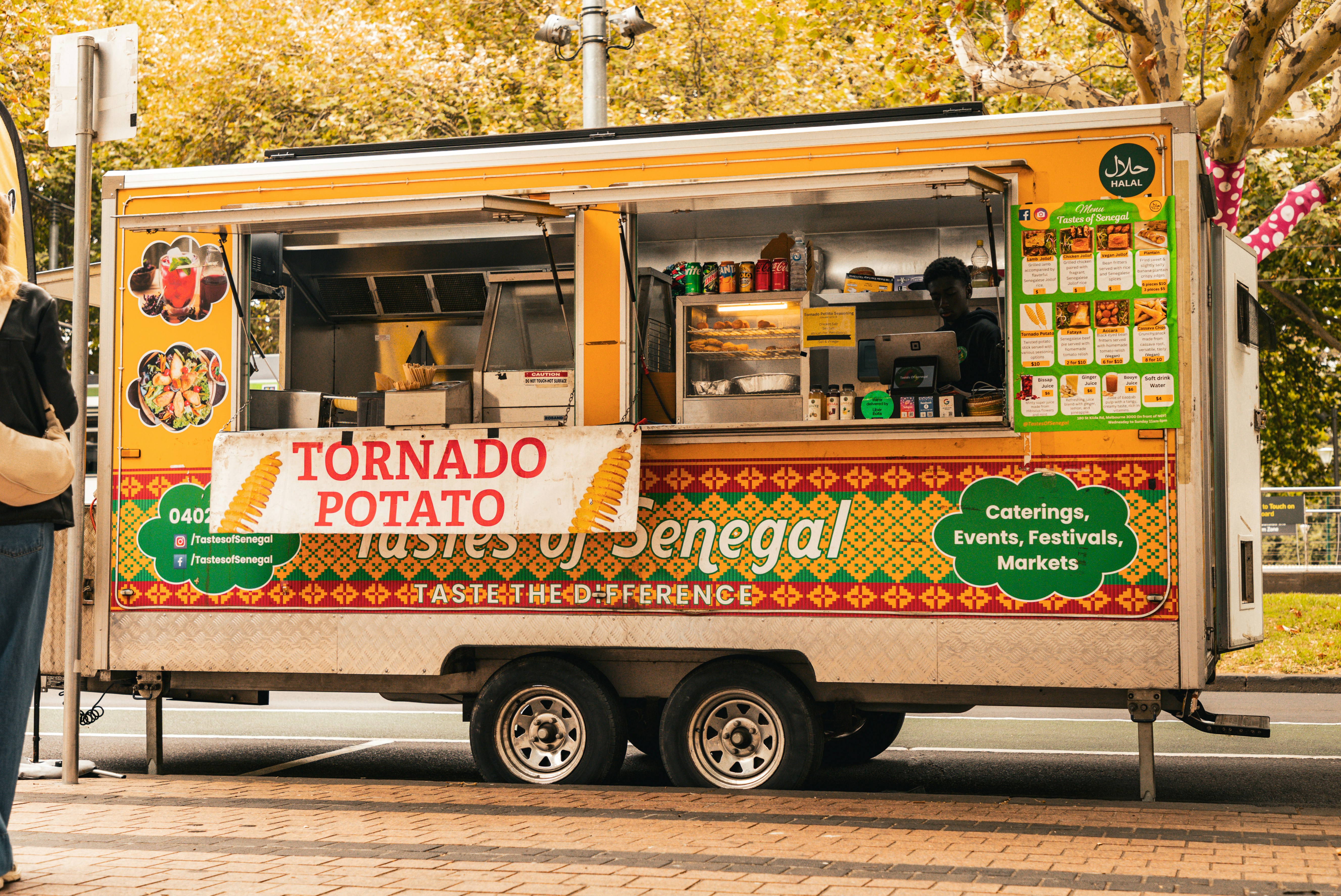 Food truck with an eye-catching design and branding