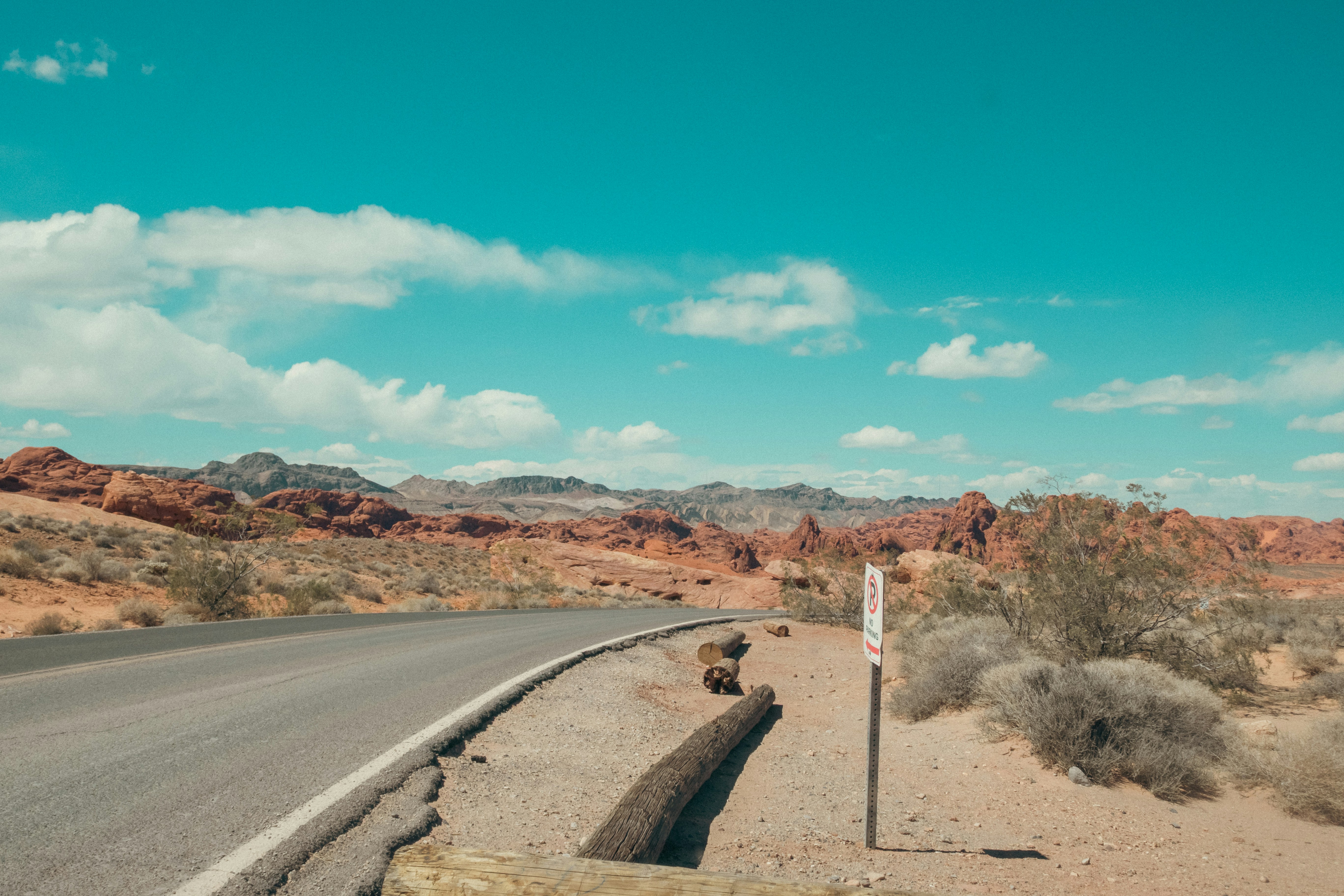 Pavimento gris bajo el cielo soleado foto – Imagen de Verano gratuita en  Unsplash, image size:3000x2000