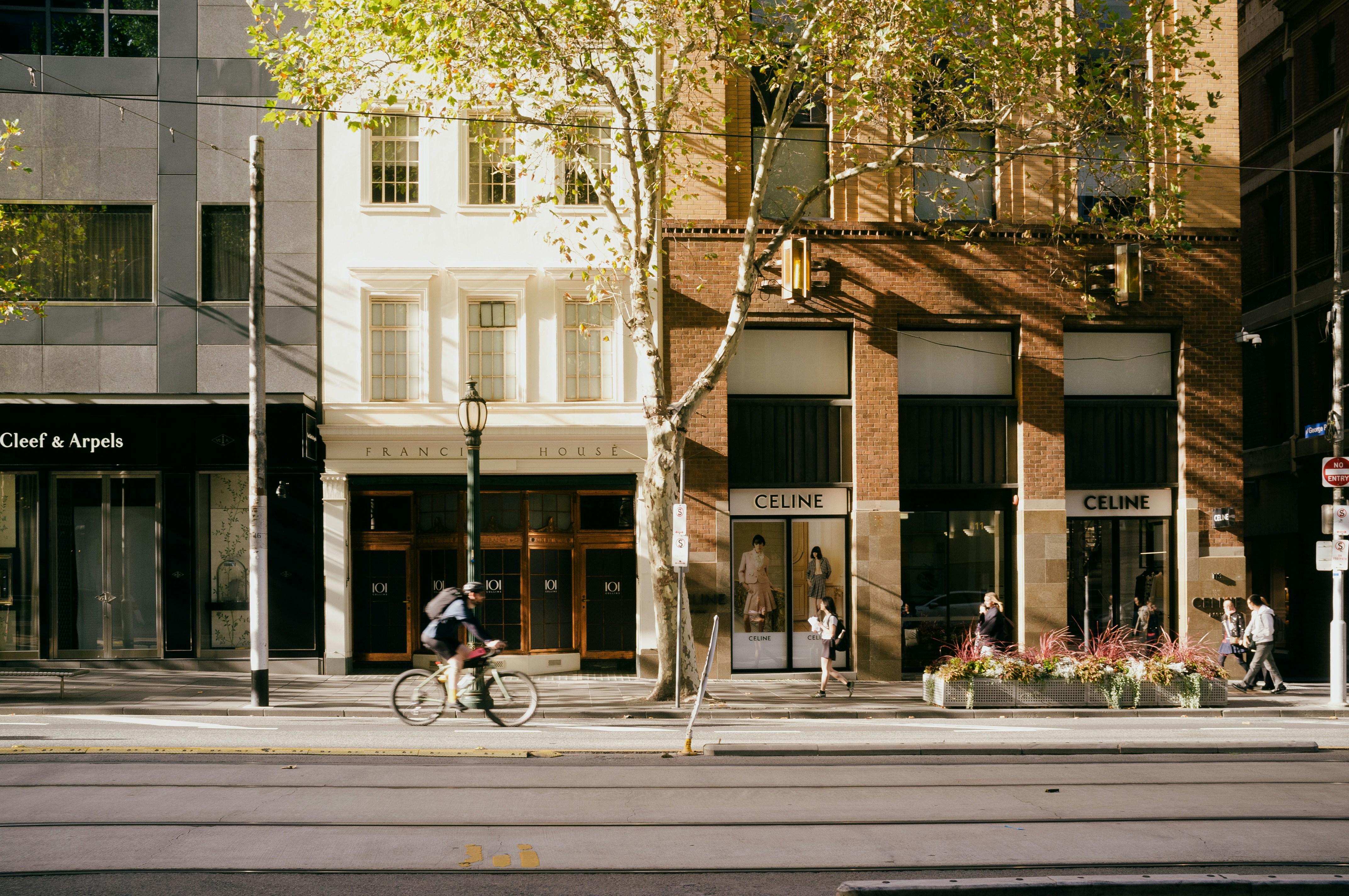 photo-1743841730983-6ed20a0451d9?ixid=M3wxMjA3fDB8MXxzZWFyY2h8NHx8c21hbGwlMjBidXNpbmVzcyUyMHdlYiUyMGRlc2lnbiUyMG1lbGJvdXJuZXxlbnwwfHx8fDE3Njc0NTYyOTR8MA\u0026ixlib=rb-4.1.0