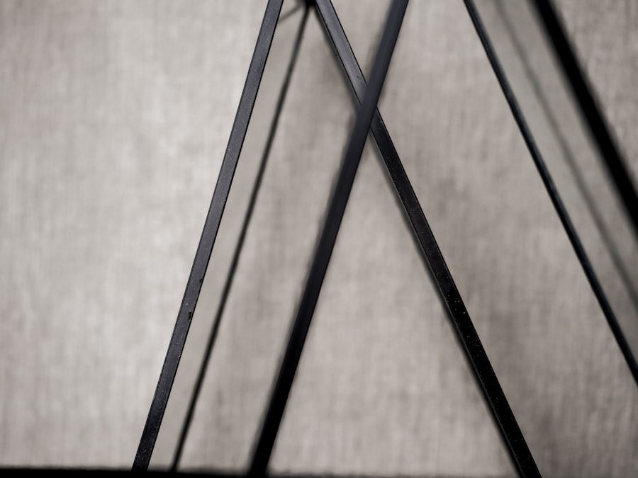 Lampadaire Triangulaire Noir Mat Paul Neuhaus éclairage et luminaires