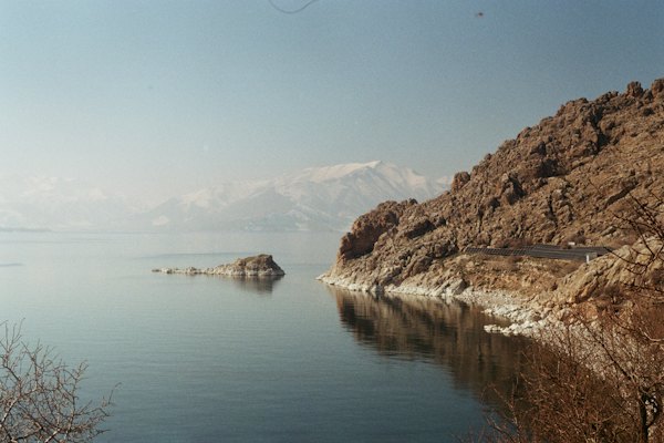 Rocky shoreline meets still water under a clear sky — Van, Turkey