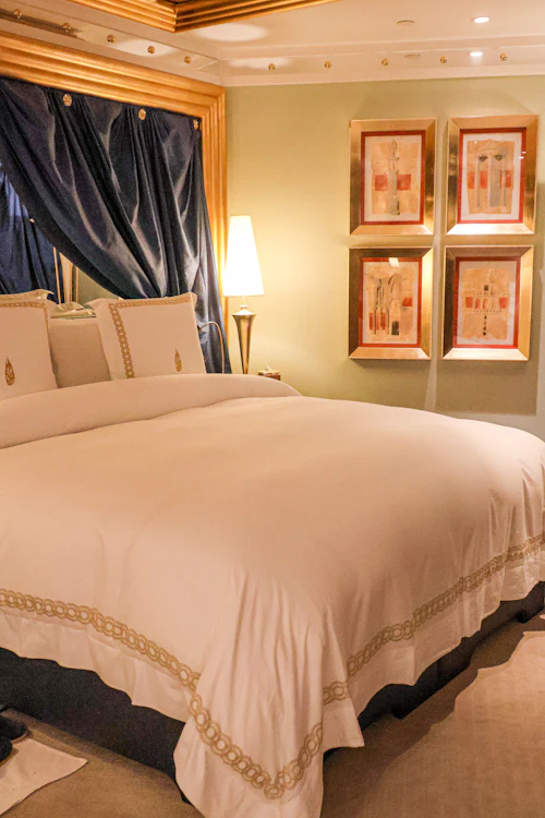 Ridge Signature Suite bed detail