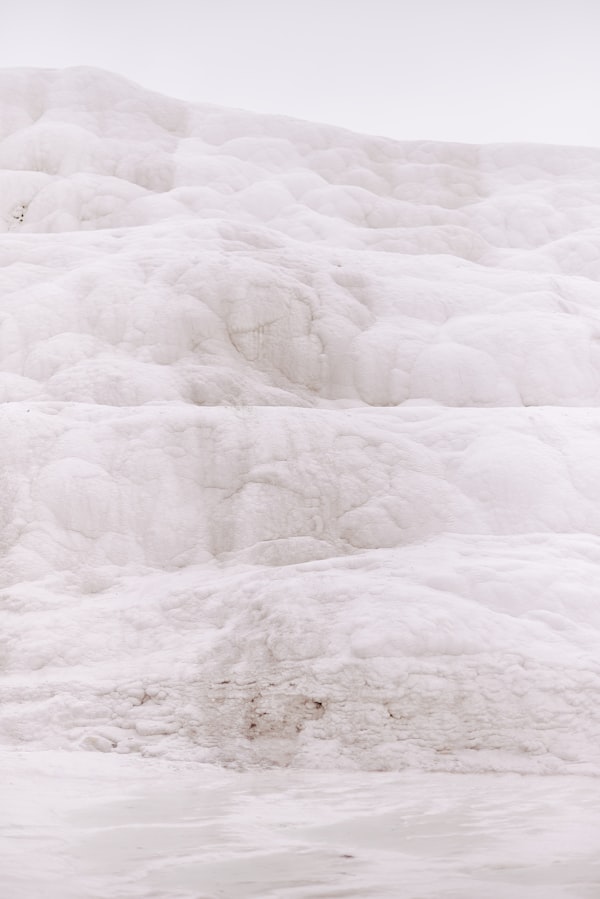 Pamukkale beyaz traverten terasları — Hierapolis Antik Kenti