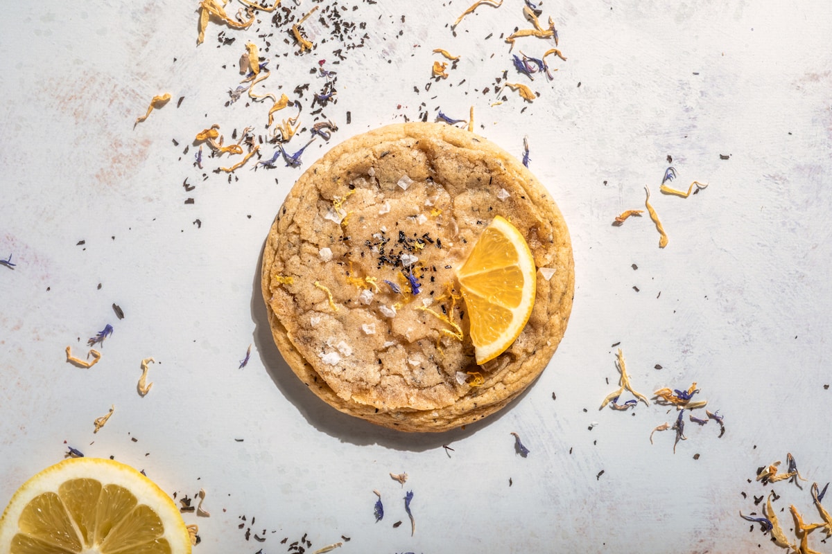 How Do I Put Orange Slices on Cookies Without Them Turning Bitter